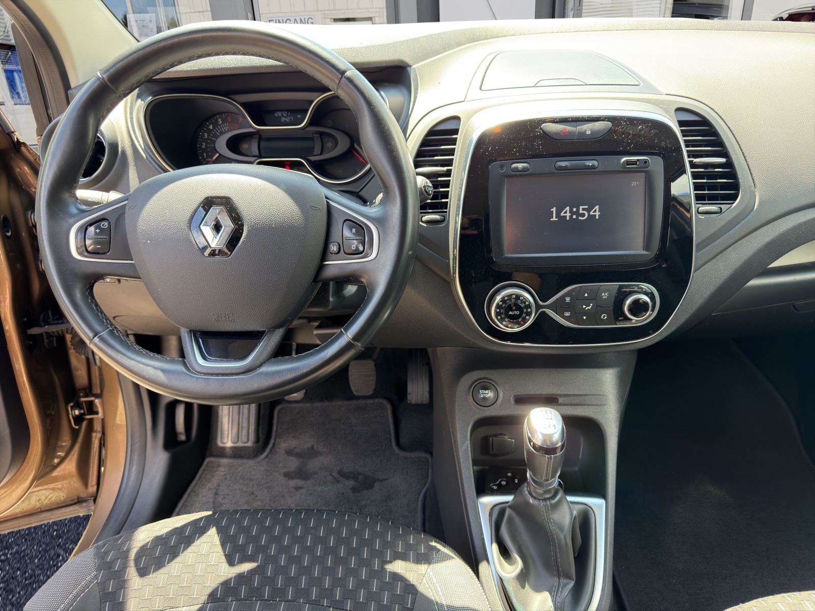 RENAULT Captur 1.2 T 16V Intens-image-12