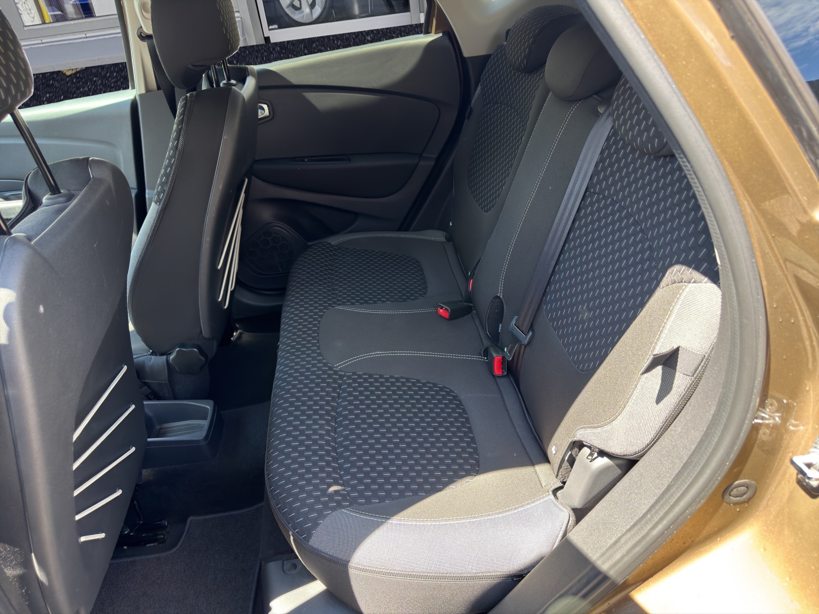 RENAULT Captur 1.2 T 16V Intens-image-11