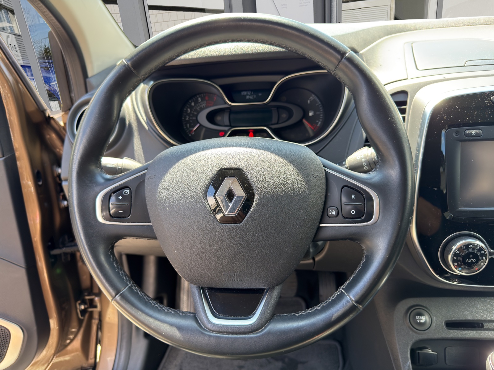 RENAULT Captur 1.2 T 16V Intens-image-10