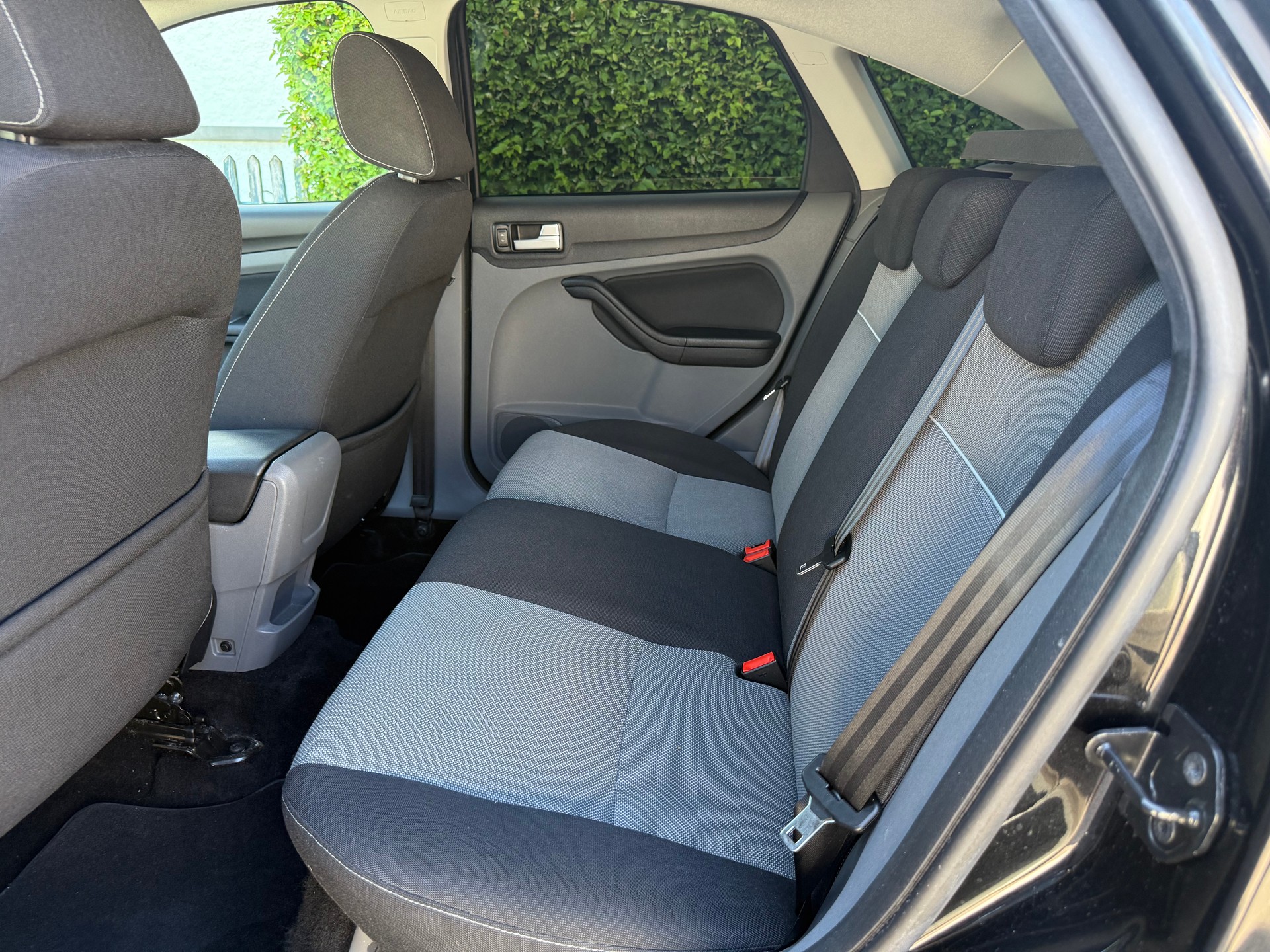 FORD Focus 1.6i VCT Carving-image-11
