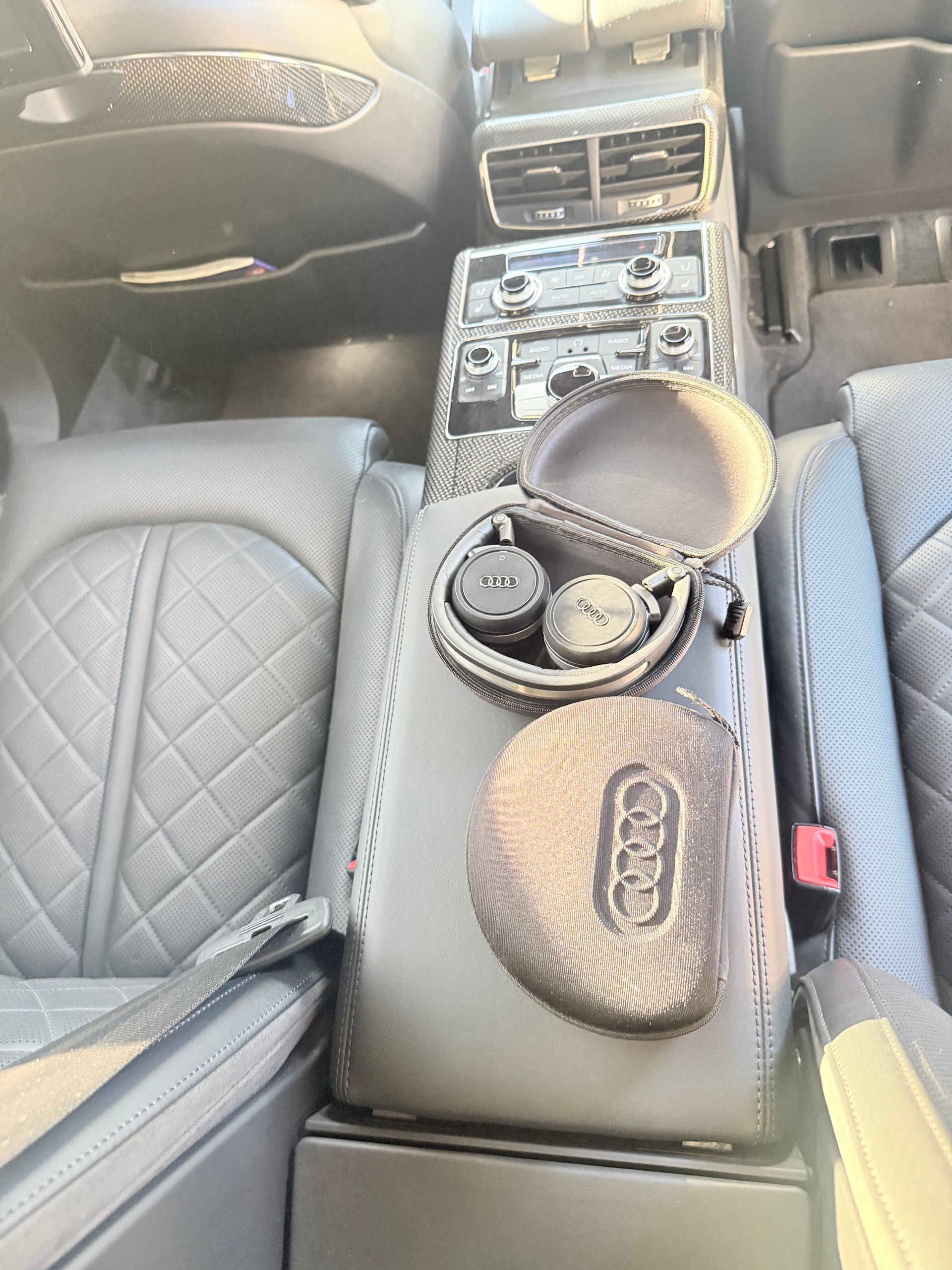 AUDI S8 4.0 V8 TFSI quattro T-Tronic-image-18