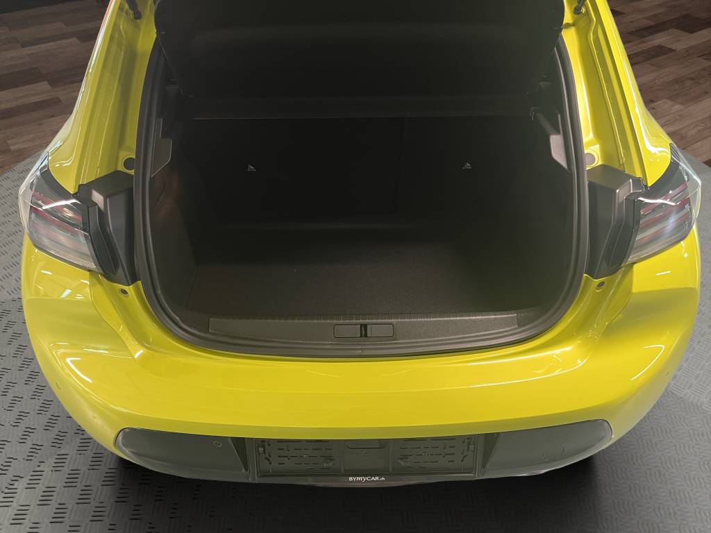 PEUGEOT 208 1.2 MHEV 110 Allure Premium-image-11