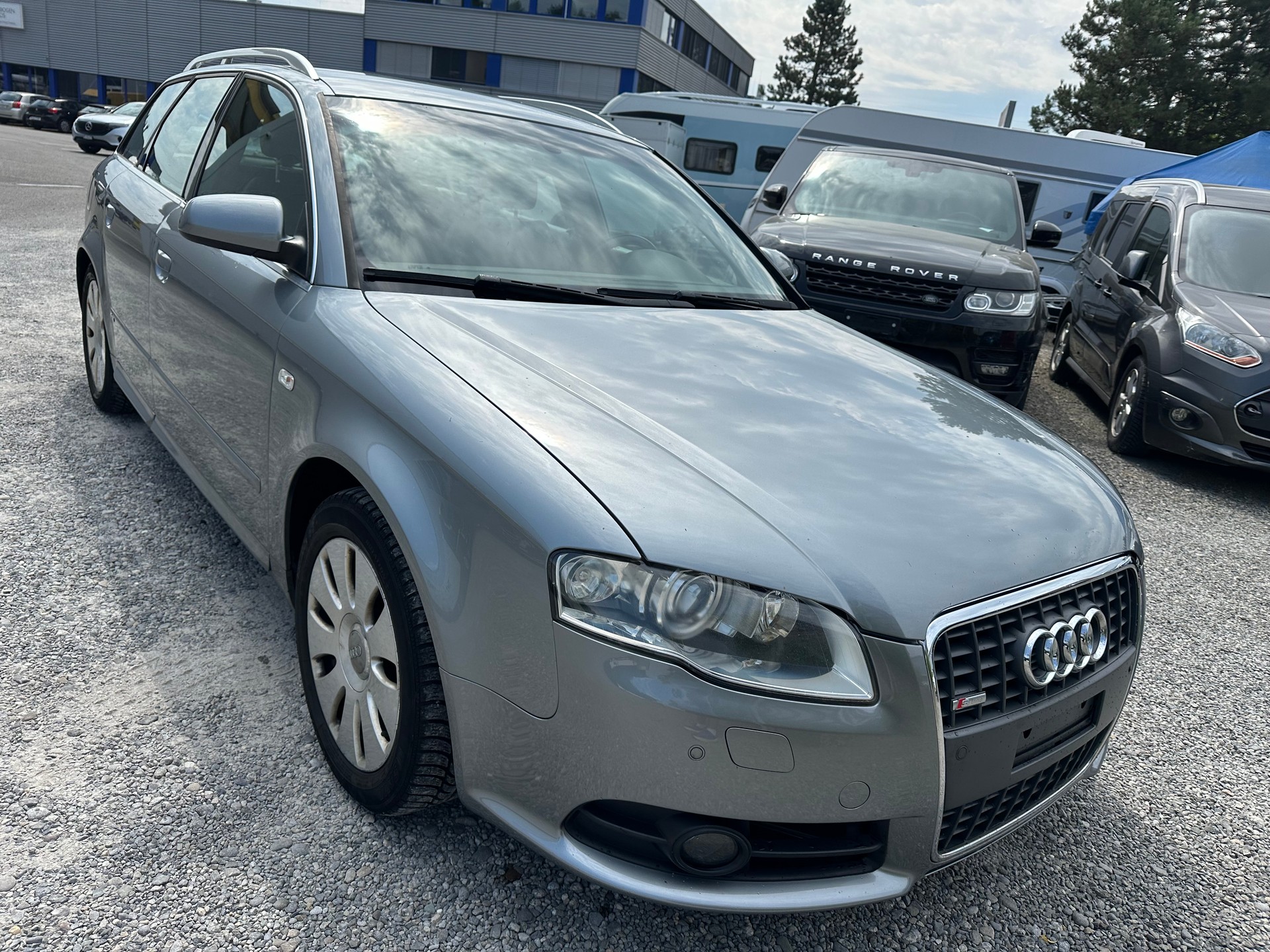 AUDI A4 Avant 2.0 Turbo FSI quattro-image-1