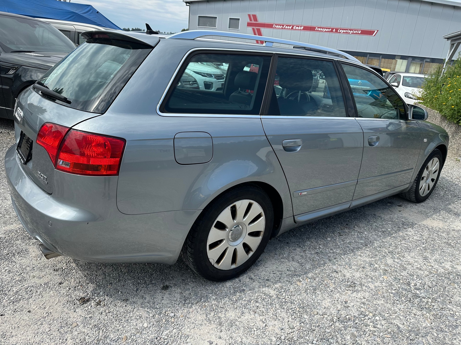 AUDI A4 Avant 2.0 Turbo FSI quattro-image-4