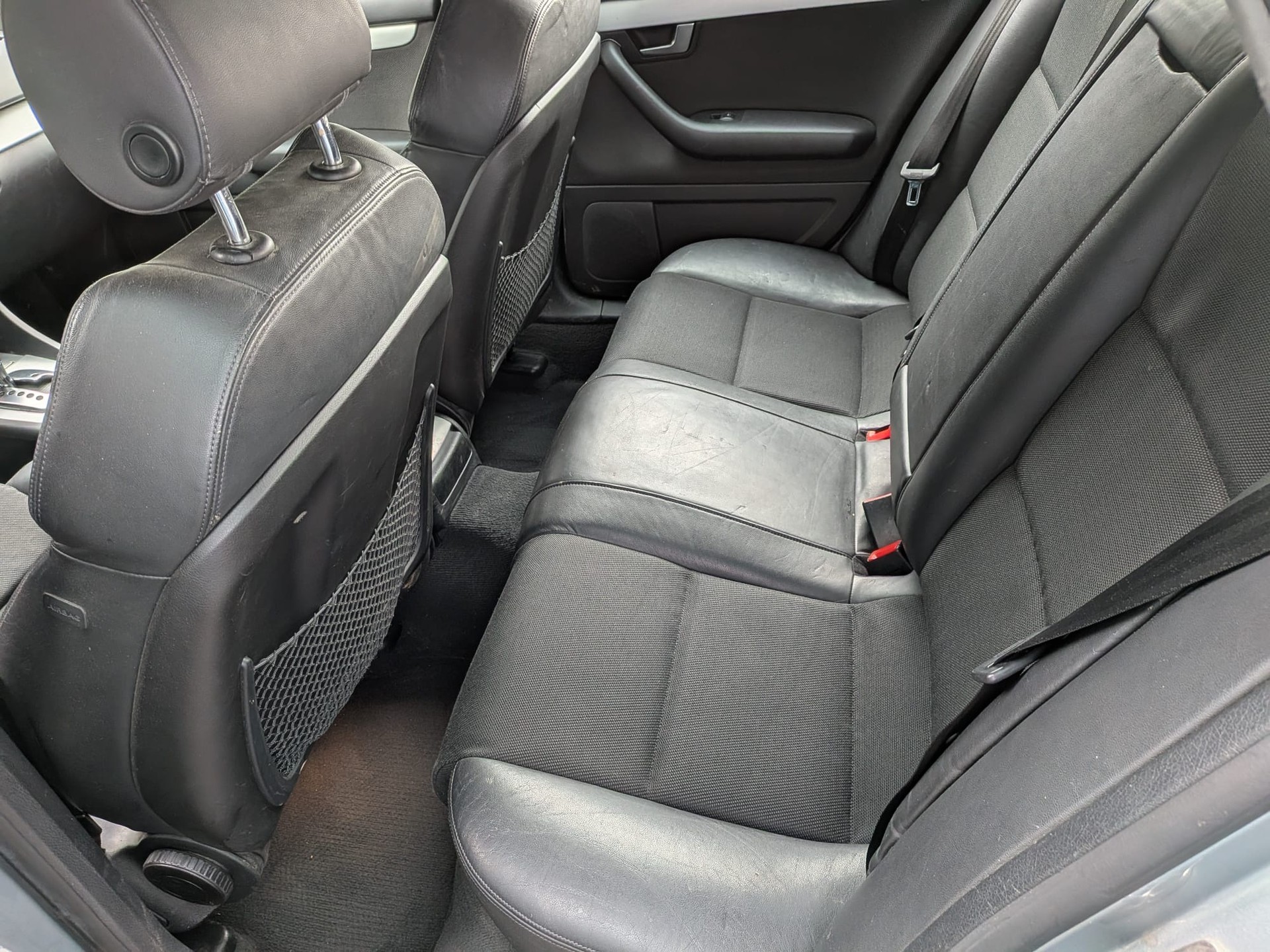 AUDI A4 Avant 2.0 Turbo FSI quattro-image-8