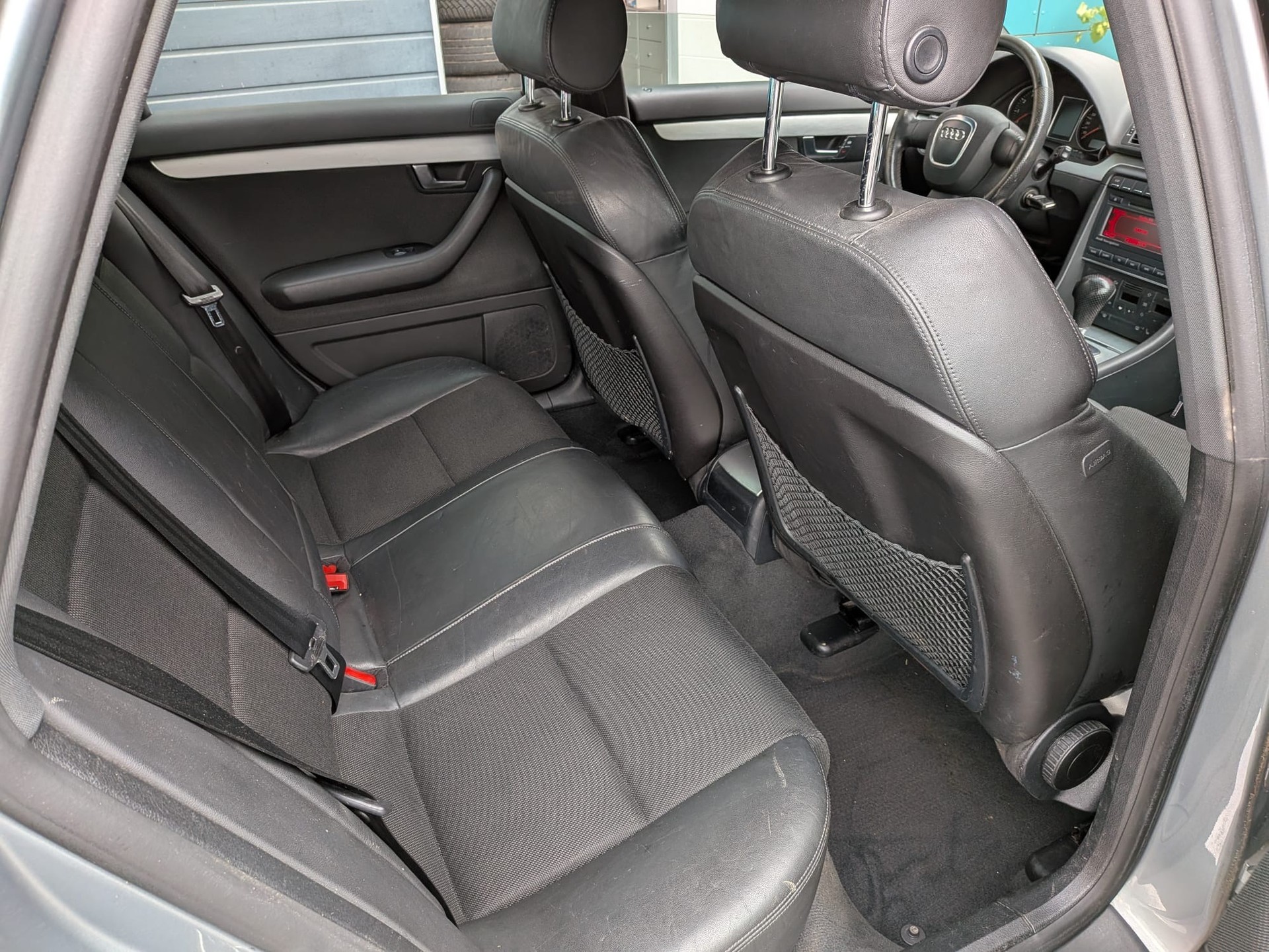 AUDI A4 Avant 2.0 Turbo FSI quattro-image-9