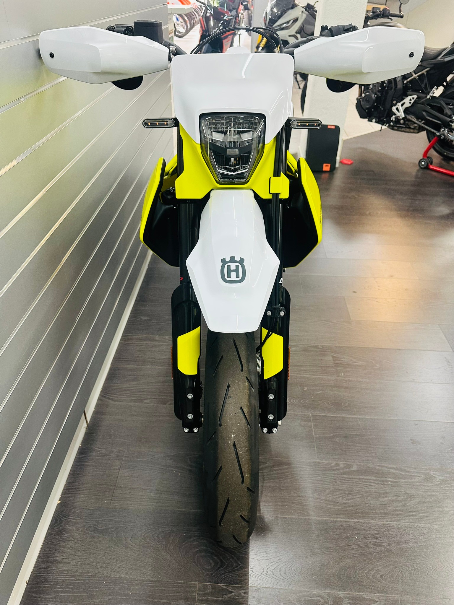 HUSQVARNA 701 Supermoto (35kW)-image-5