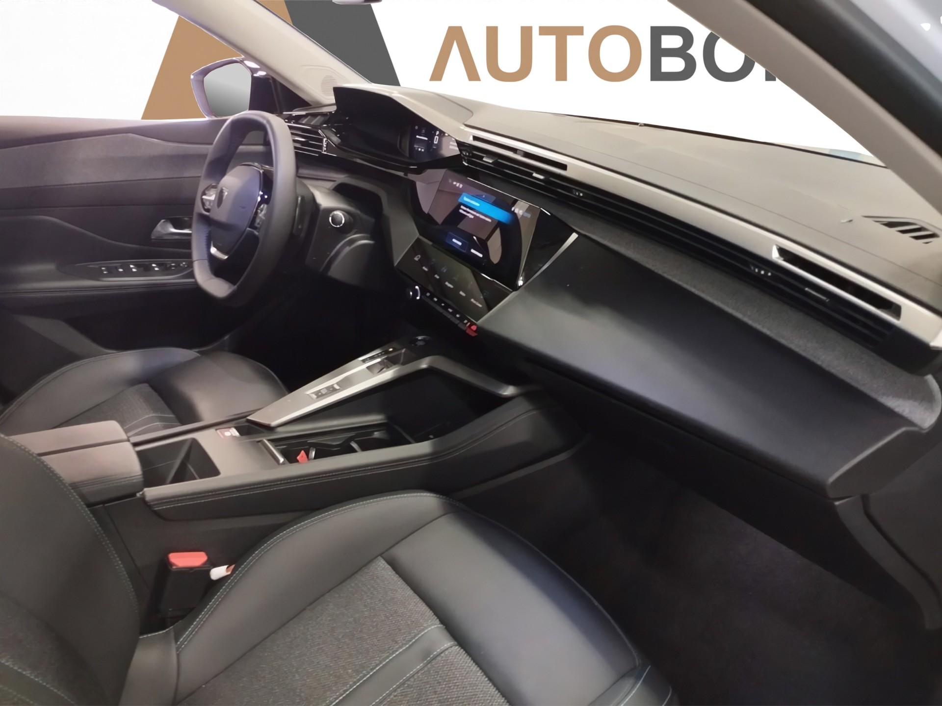 PEUGEOT 308 SW 1.2 PureTech Allure-image-7