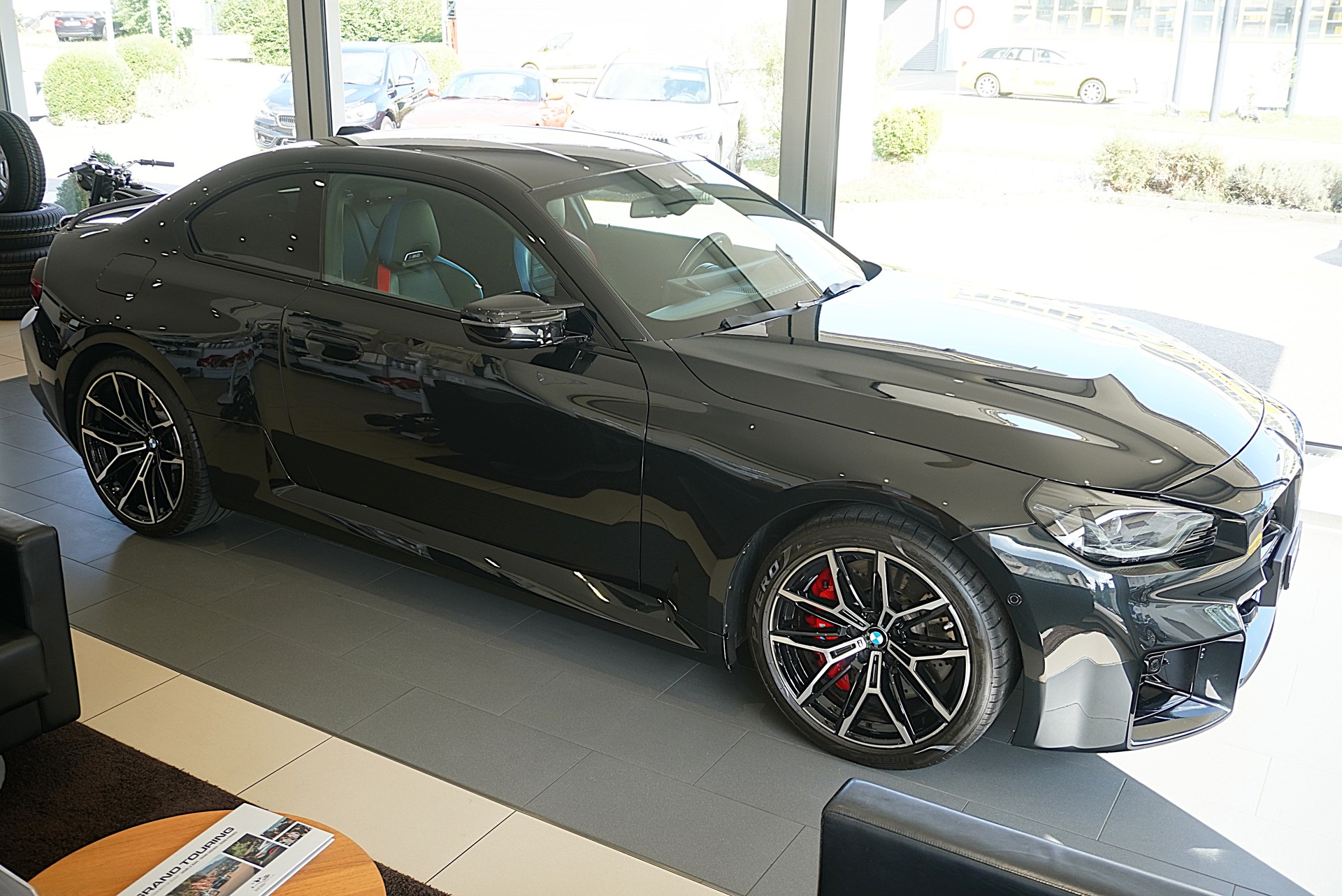 BMW M2 Steptronic-showroom-element-2