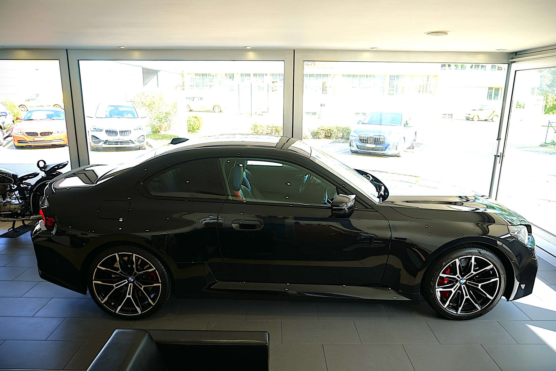 BMW M2 Steptronic-showroom-element-3