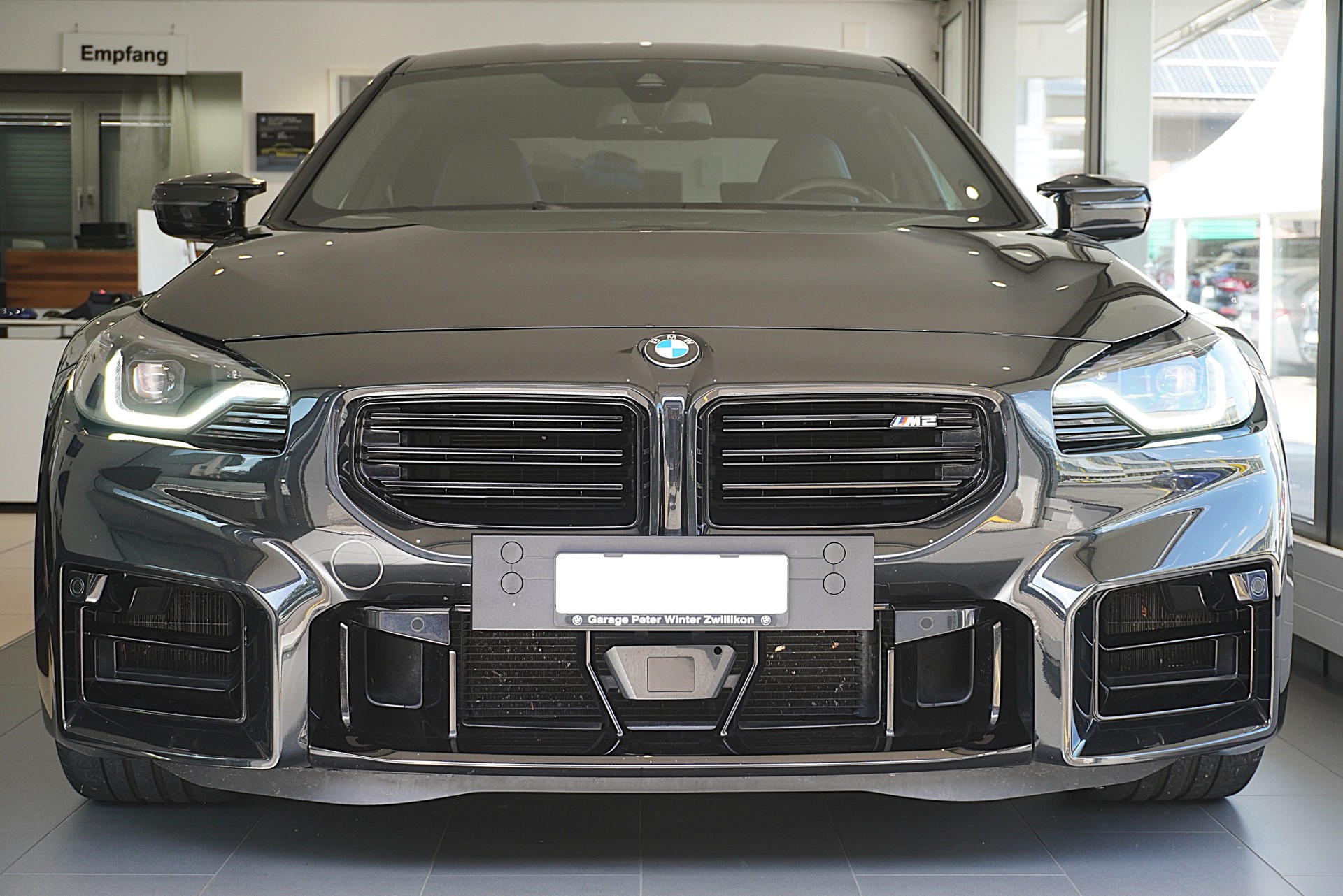 BMW M2 Steptronic-showroom-element-1