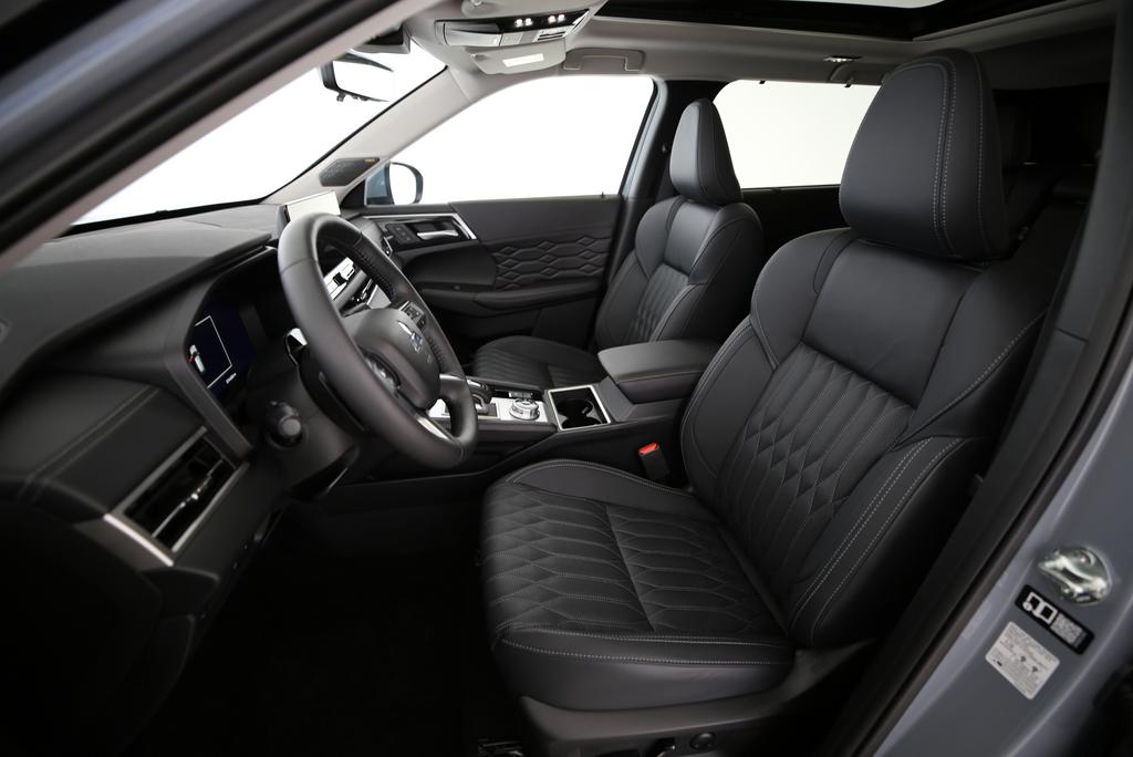 MITSUBISHI Outlander 2.4 PHEV Instyle 4x4-showroom-element-3