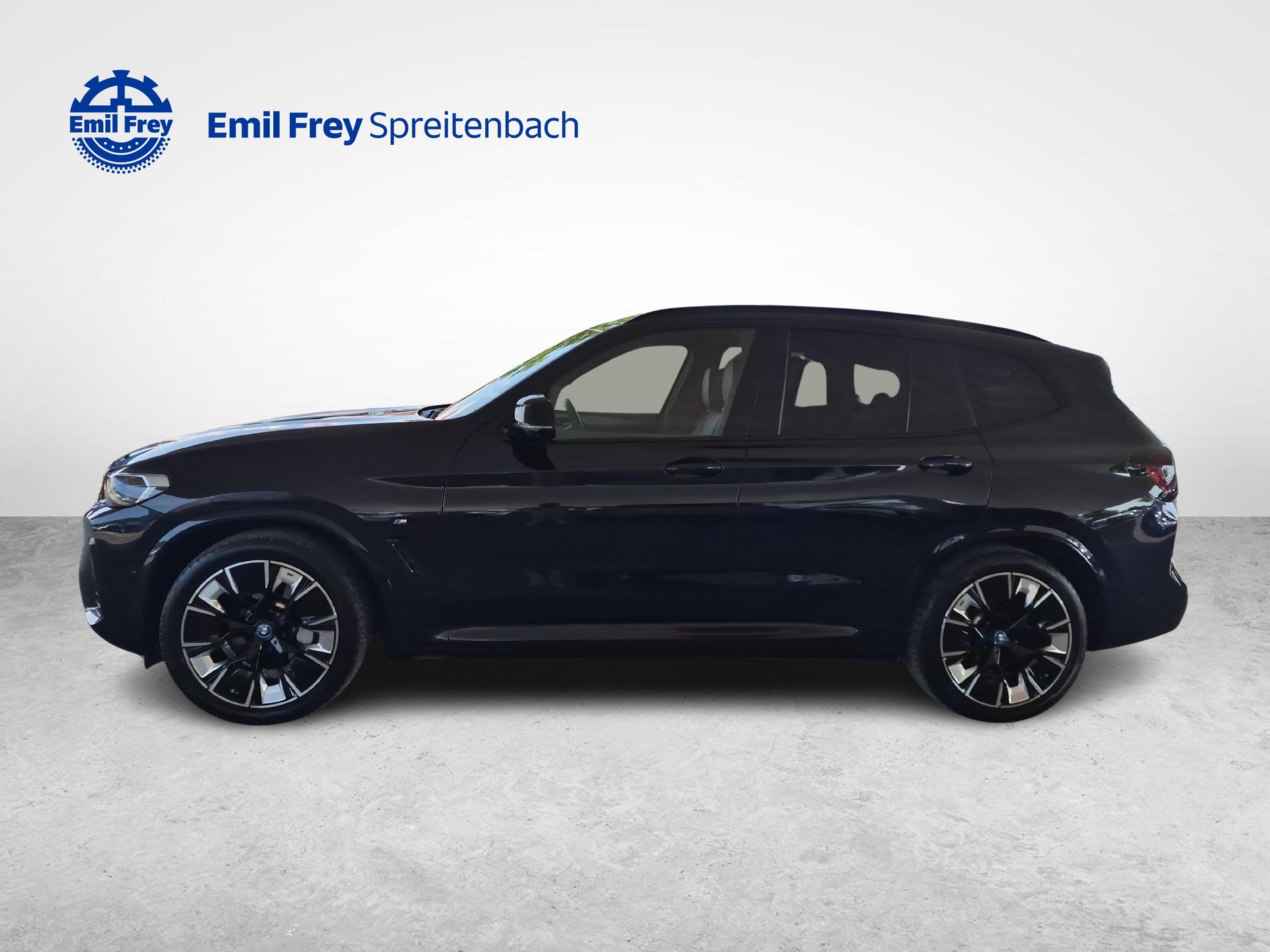 BMW iX3 E-Motor / ab 3,99% Leasing bei Abschluss einer Protect Autoversicherung-showroom-element-2
