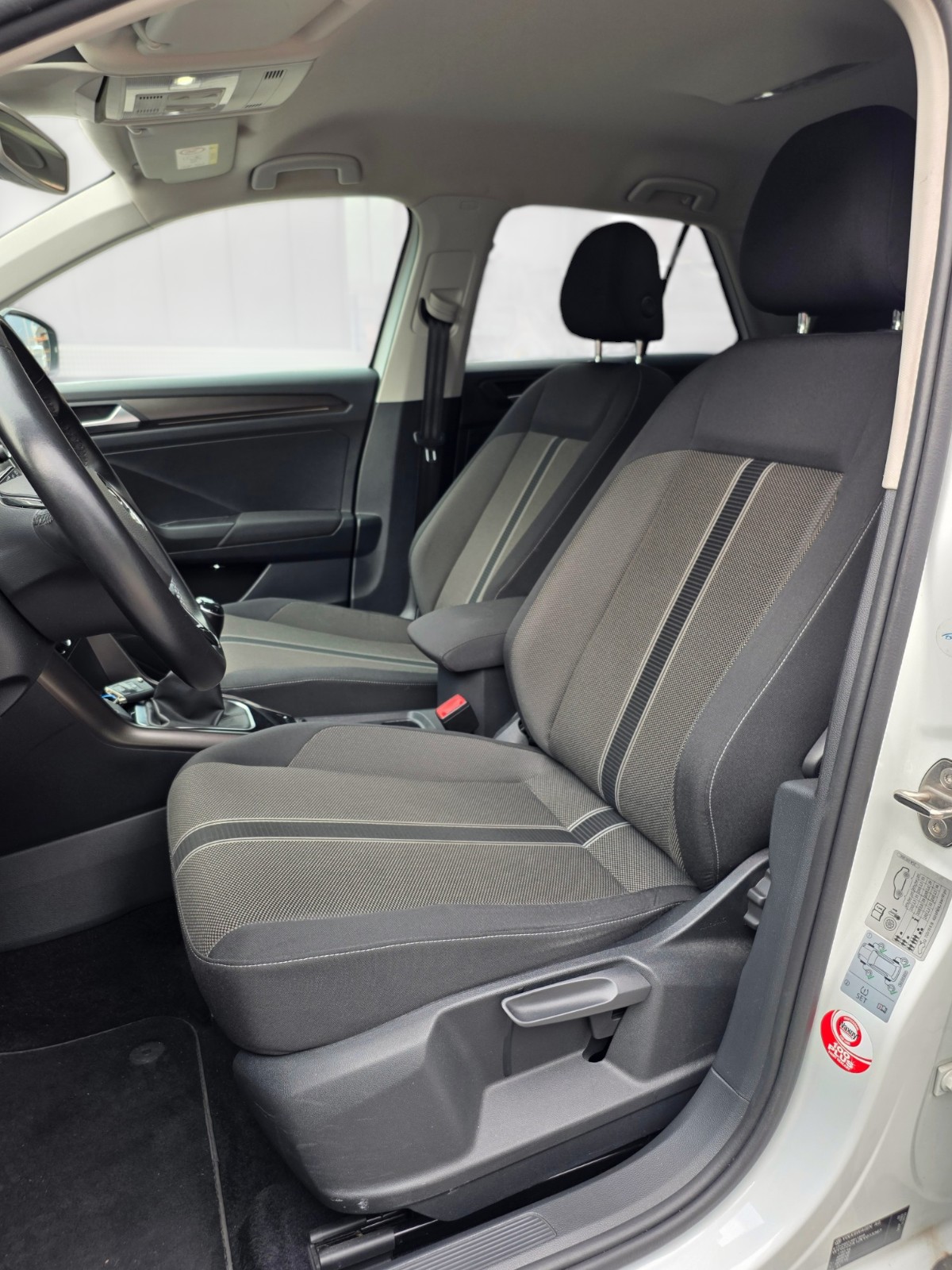 VW T-Roc 1.0 TSI Advance-image-12