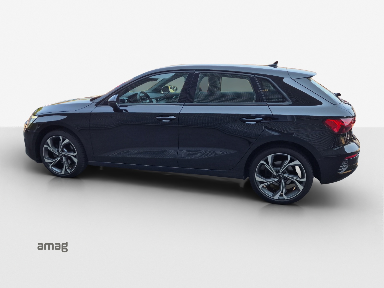 AUDI A3 Sportback 35 TFSI Attraction-showroom-element-1