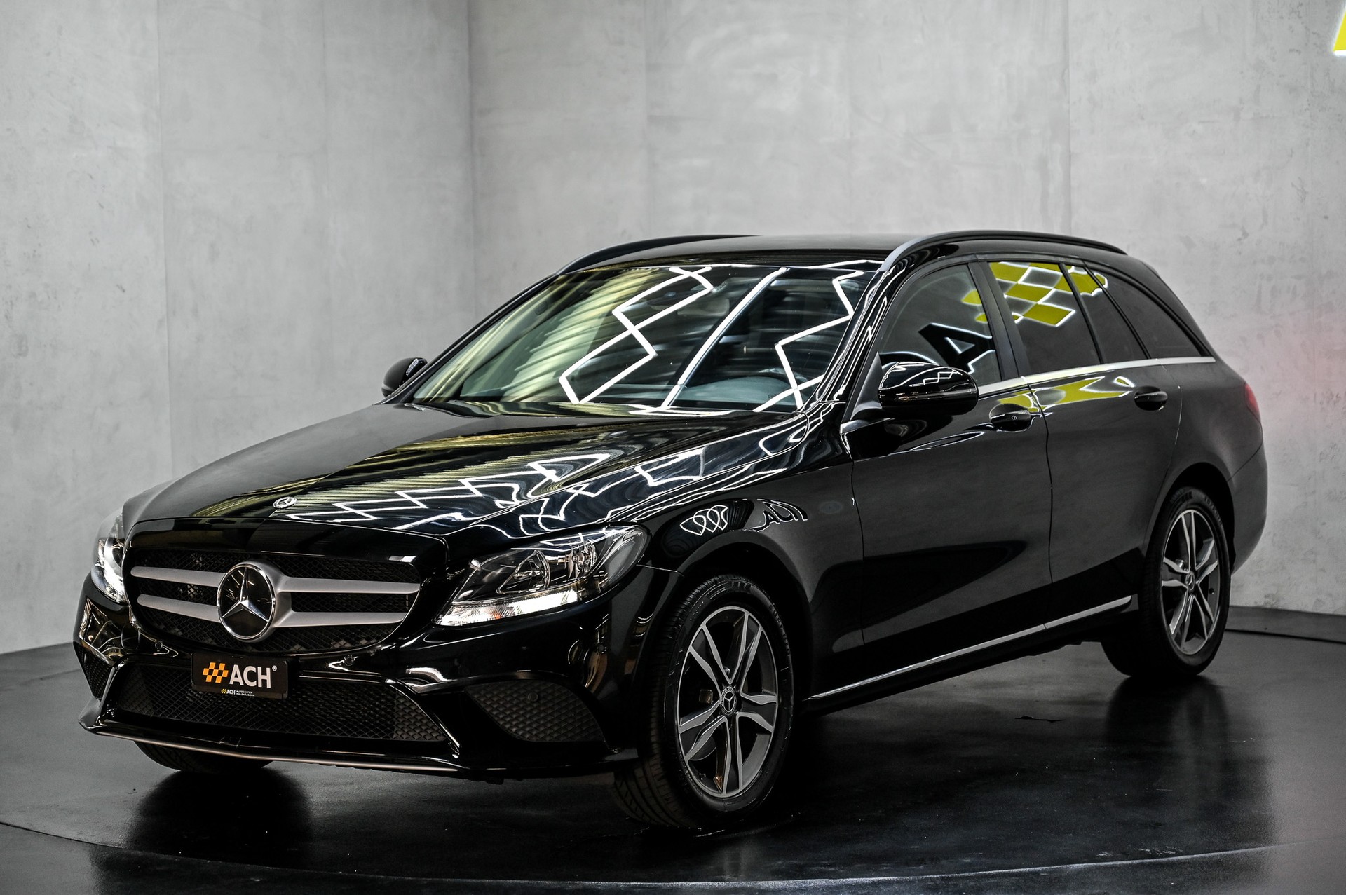 MERCEDES-BENZ C200 4matic T-Modell-showroom-element-2