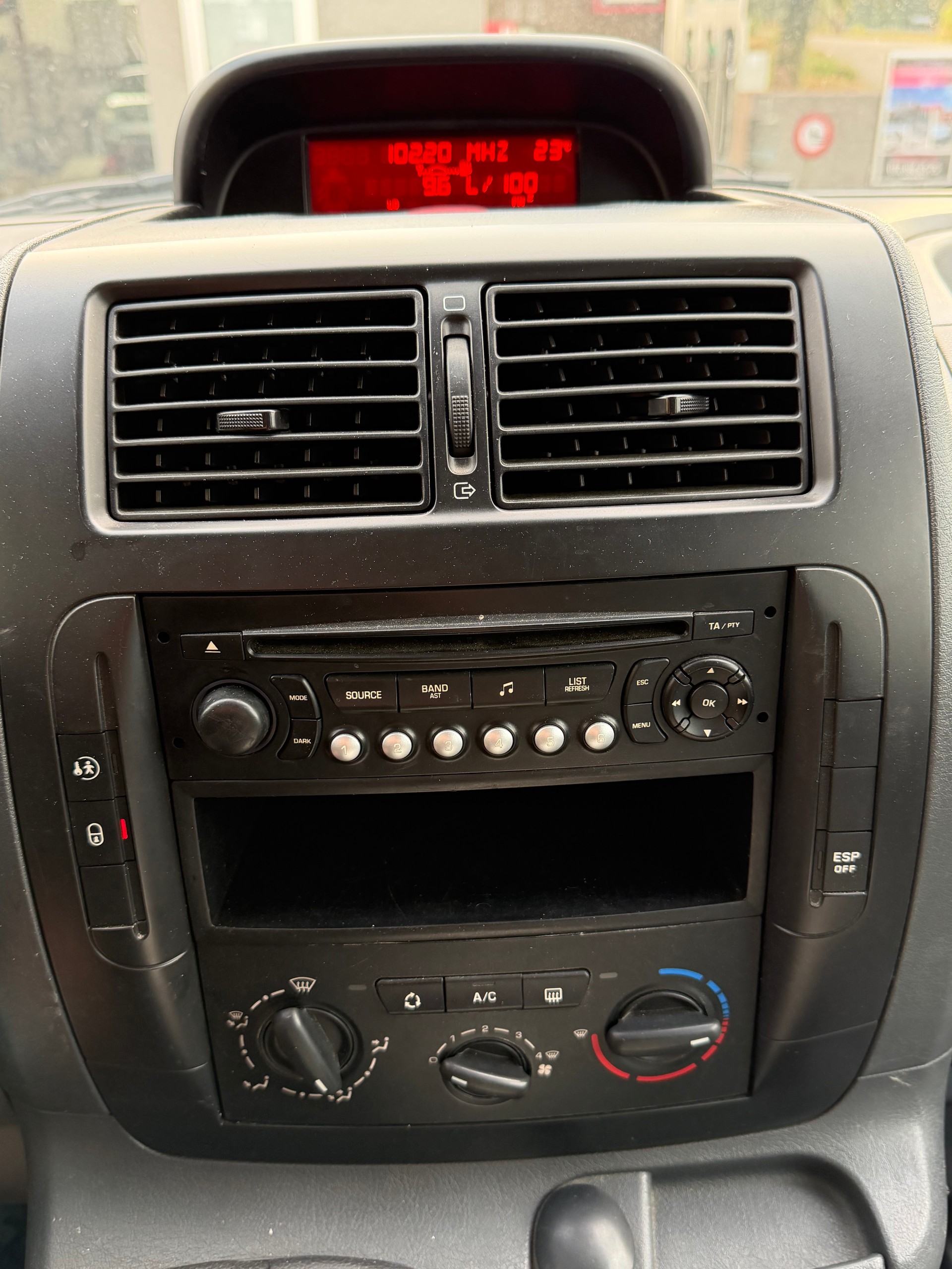 CITROEN Jumpy 2.0 HDi L2H1 Attraction-image-5