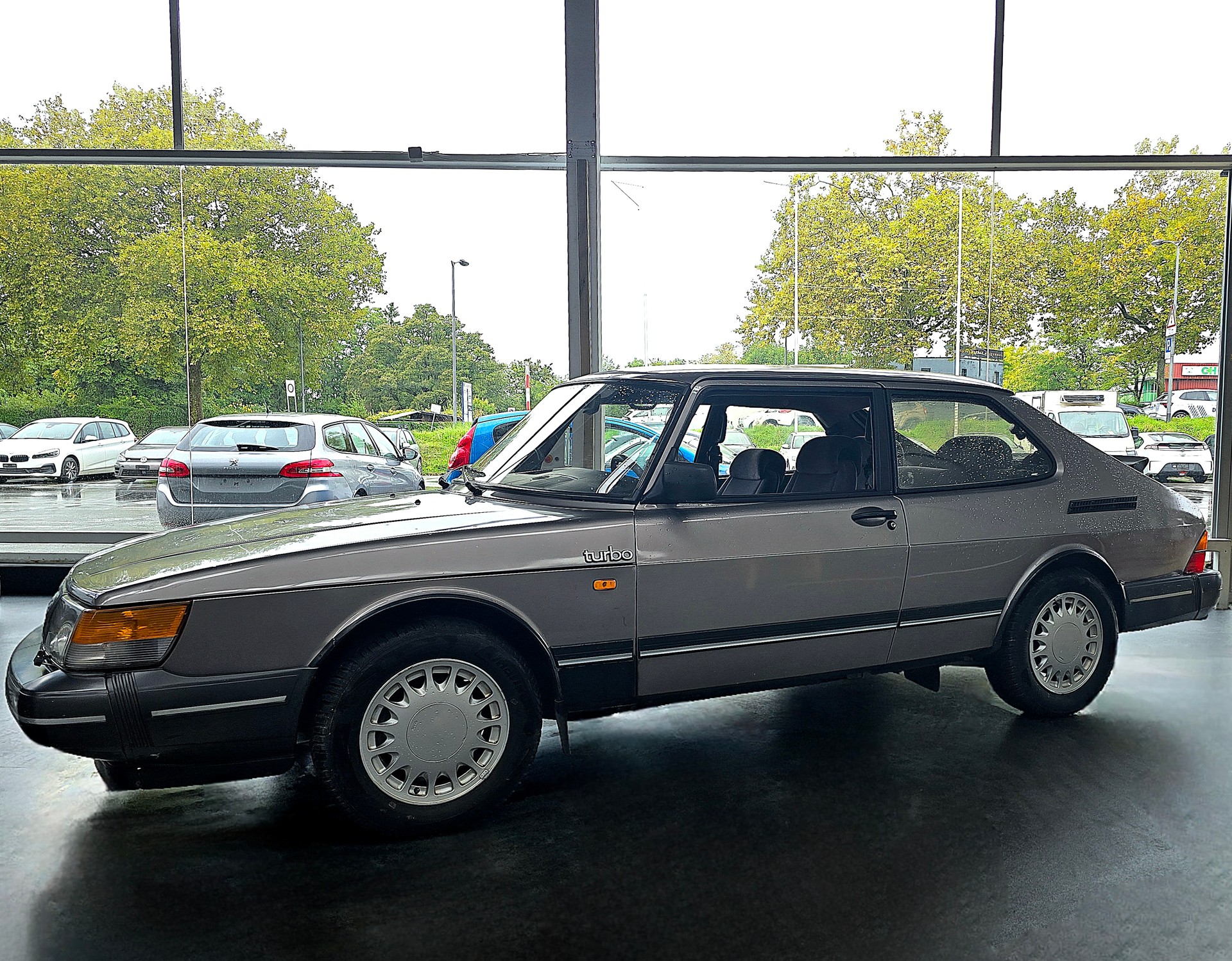 SAAB 900 2.0 turbo 16-showroom-element-1