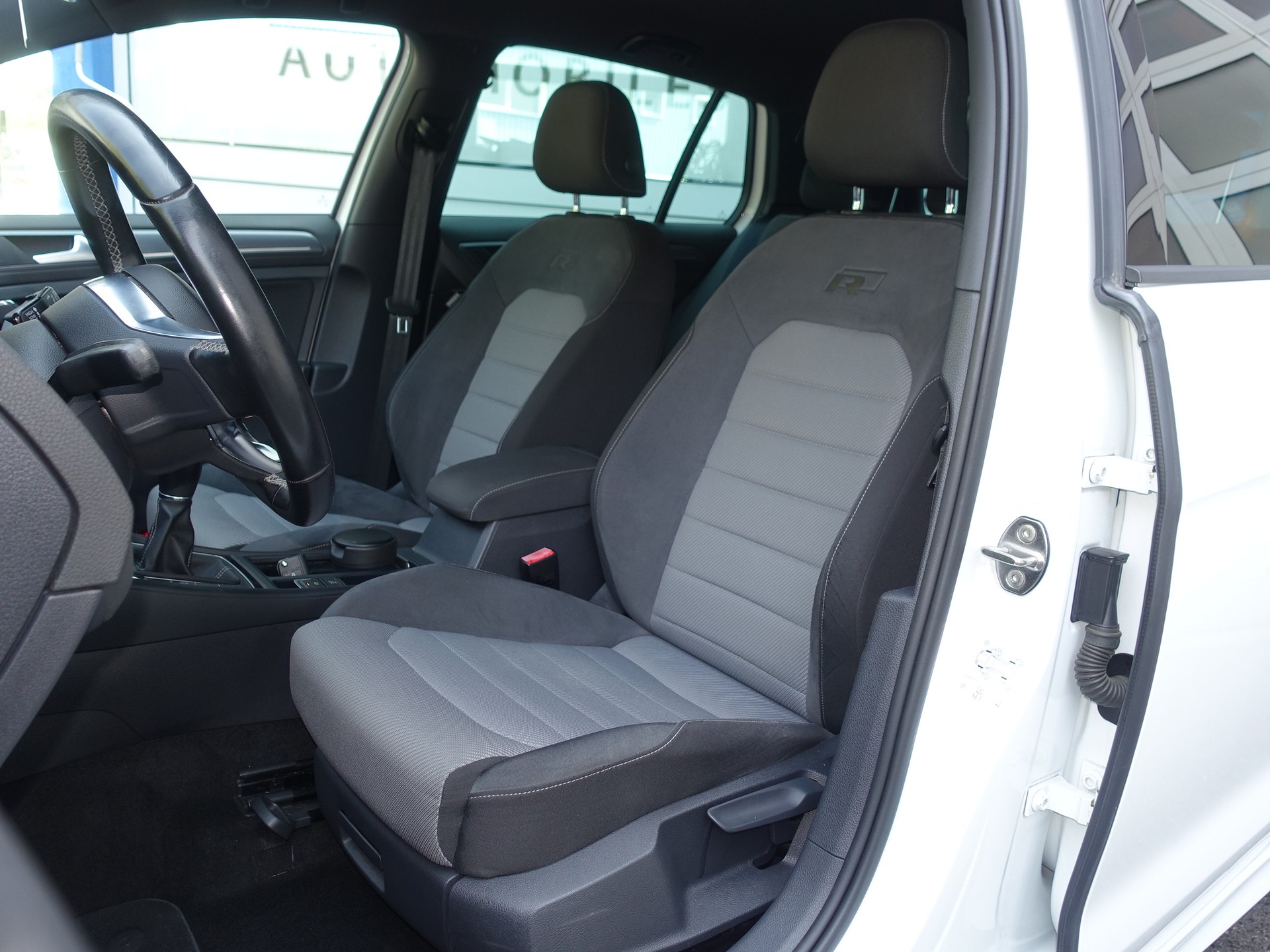 VW Golf 1.4 TSI R-Line Design-image-9
