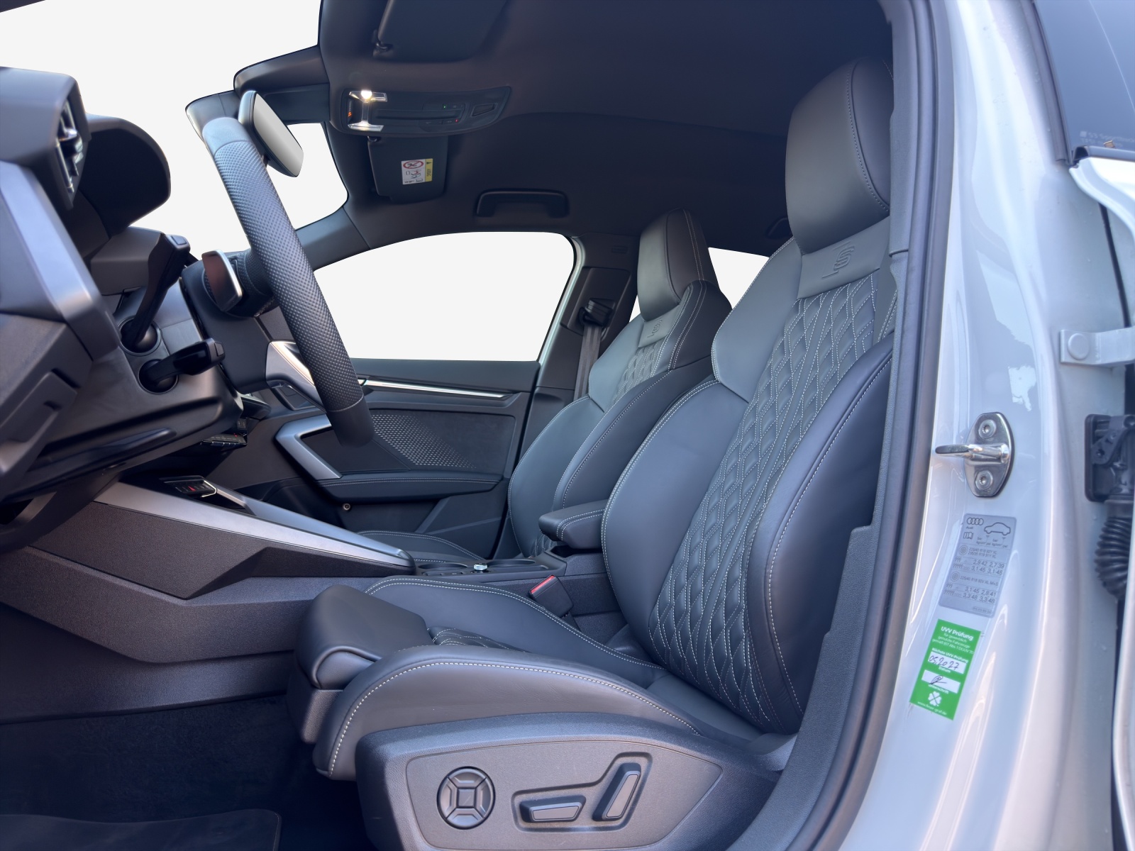 AUDI S3 Sportback TFSI quattro S-tronic-image-15
