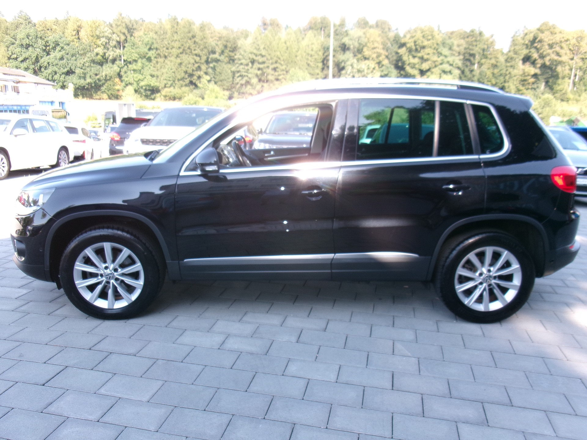 VW Tiguan 2.0 TDI BlueMotion Sport&Style 4Motion-showroom-element-2