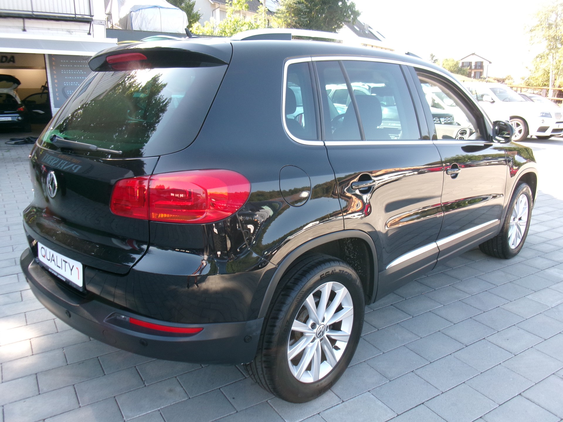 VW Tiguan 2.0 TDI BlueMotion Sport&Style 4Motion-showroom-element-3