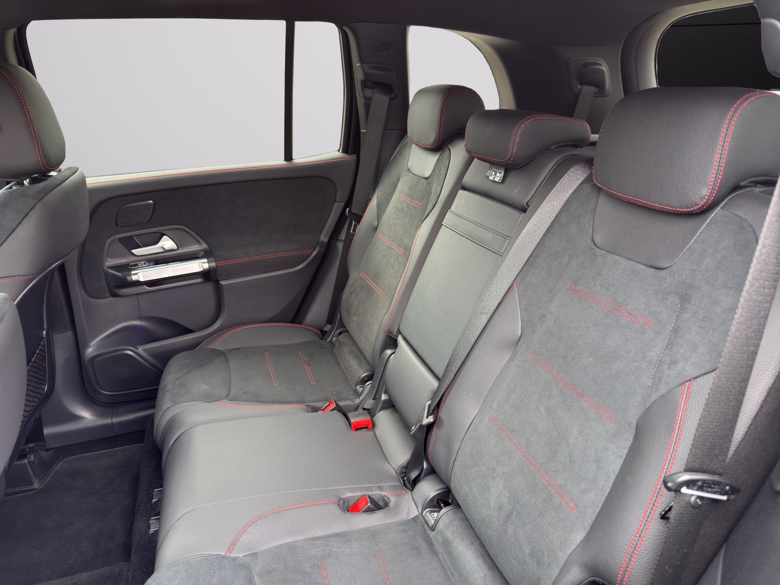 MERCEDES-BENZ GLB 200 7G-Tronic-image-9