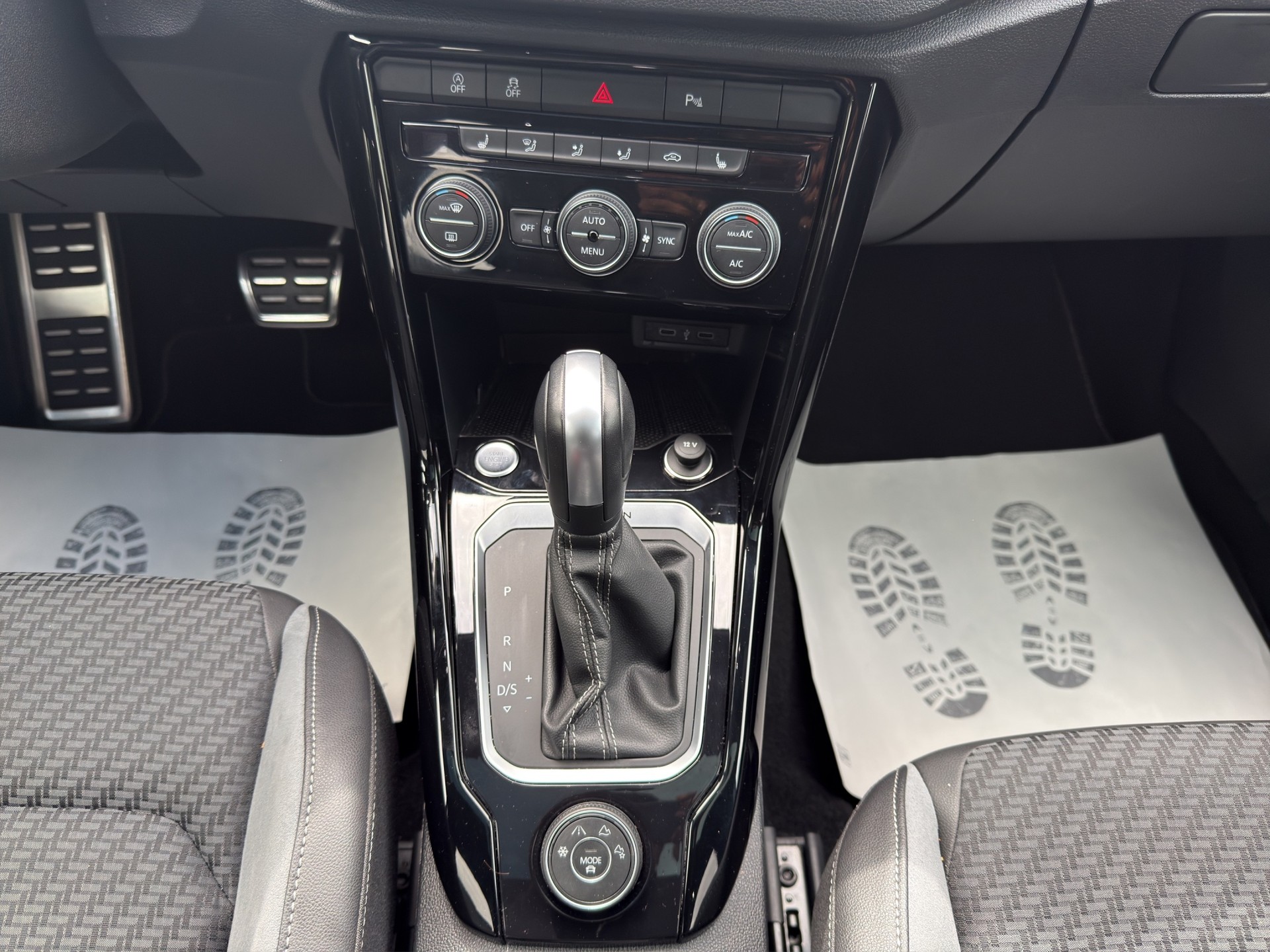 VW T-Roc 2.0 TSI R DSG 4Motion-image-12