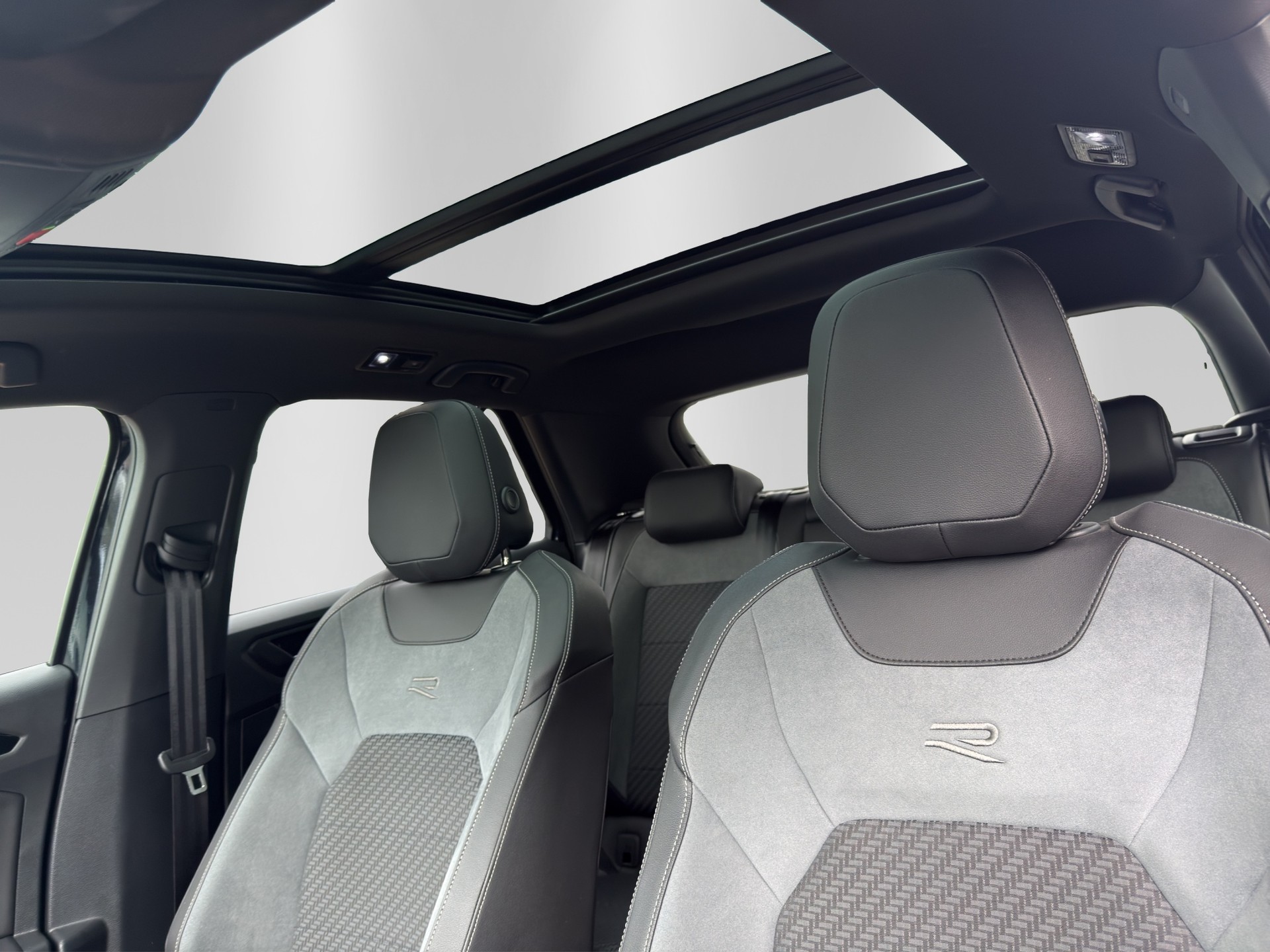 VW T-Roc 2.0 TSI R DSG 4Motion-image-7