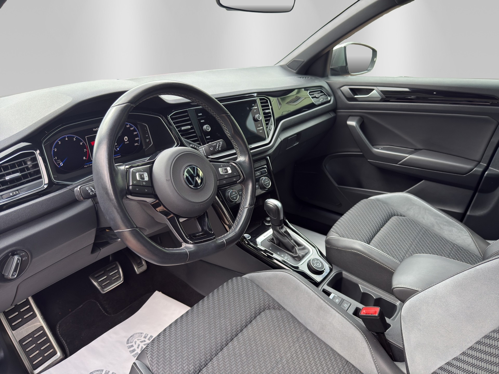 VW T-Roc 2.0 TSI R DSG 4Motion-image-8