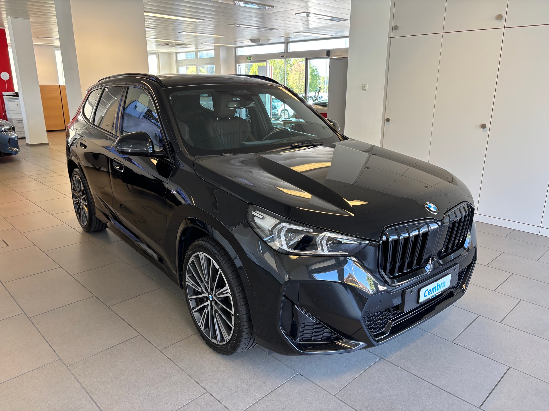 BMW X1 xDrive 23d 48V M Sport-showroom-element-1