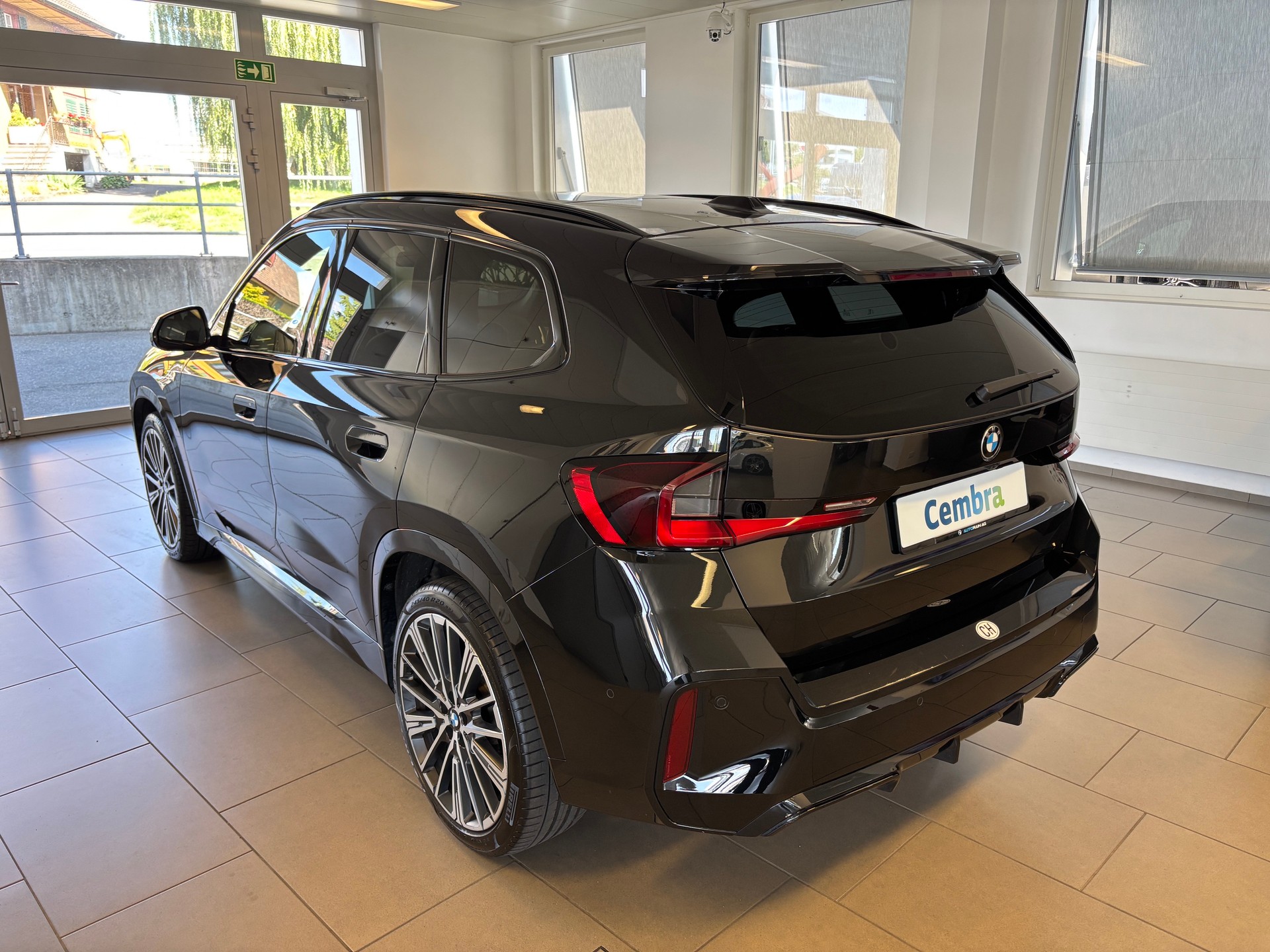 BMW X1 xDrive 23d 48V M Sport-showroom-element-3
