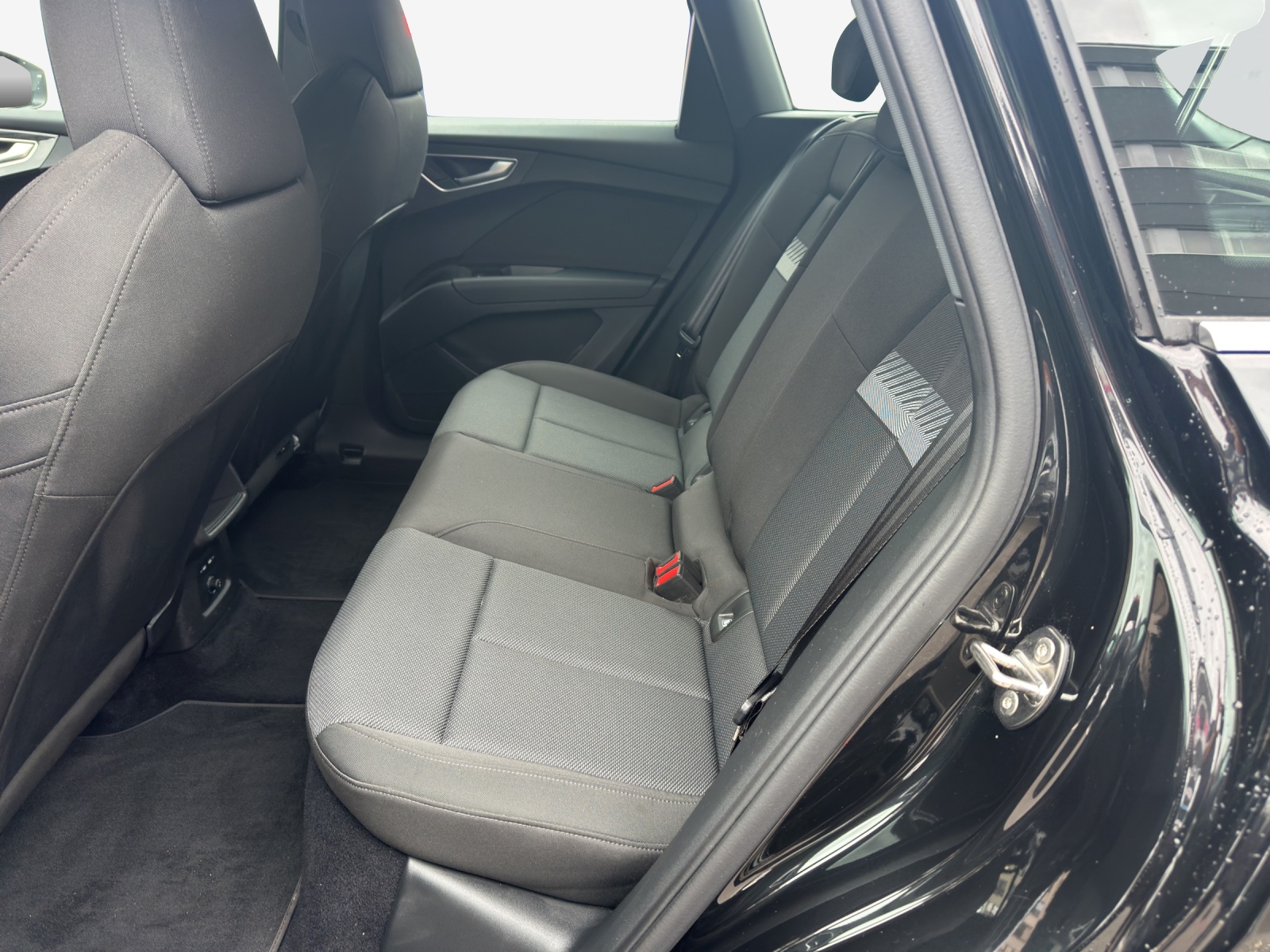 AUDI Q4 e-tron 40-image-12