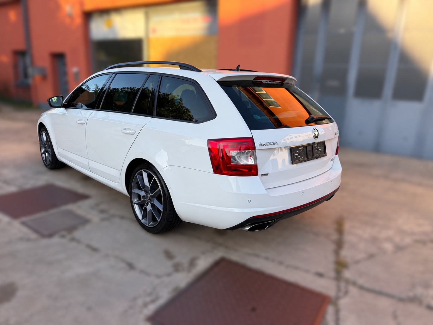 SKODA Octavia Combi 2.0 TSI RS DSG-showroom-element-2