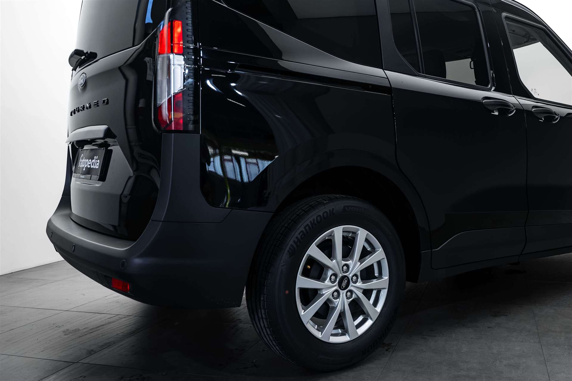 FORD Tourneo Courier 1.0 EcoBoost Titanium Automat-showroom-element-3