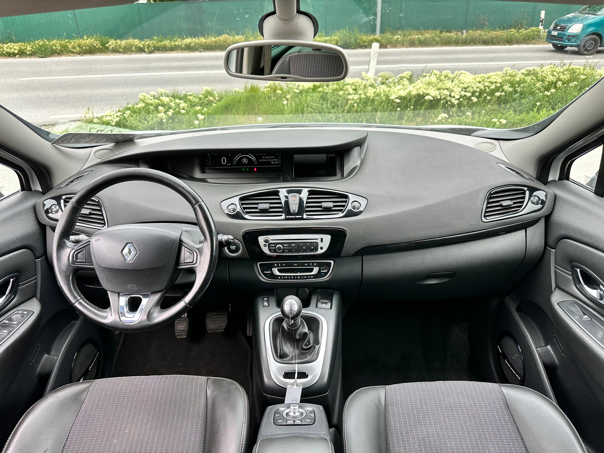 RENAULT Scénic 1.2 16V Turbo Bose Edition-image-11