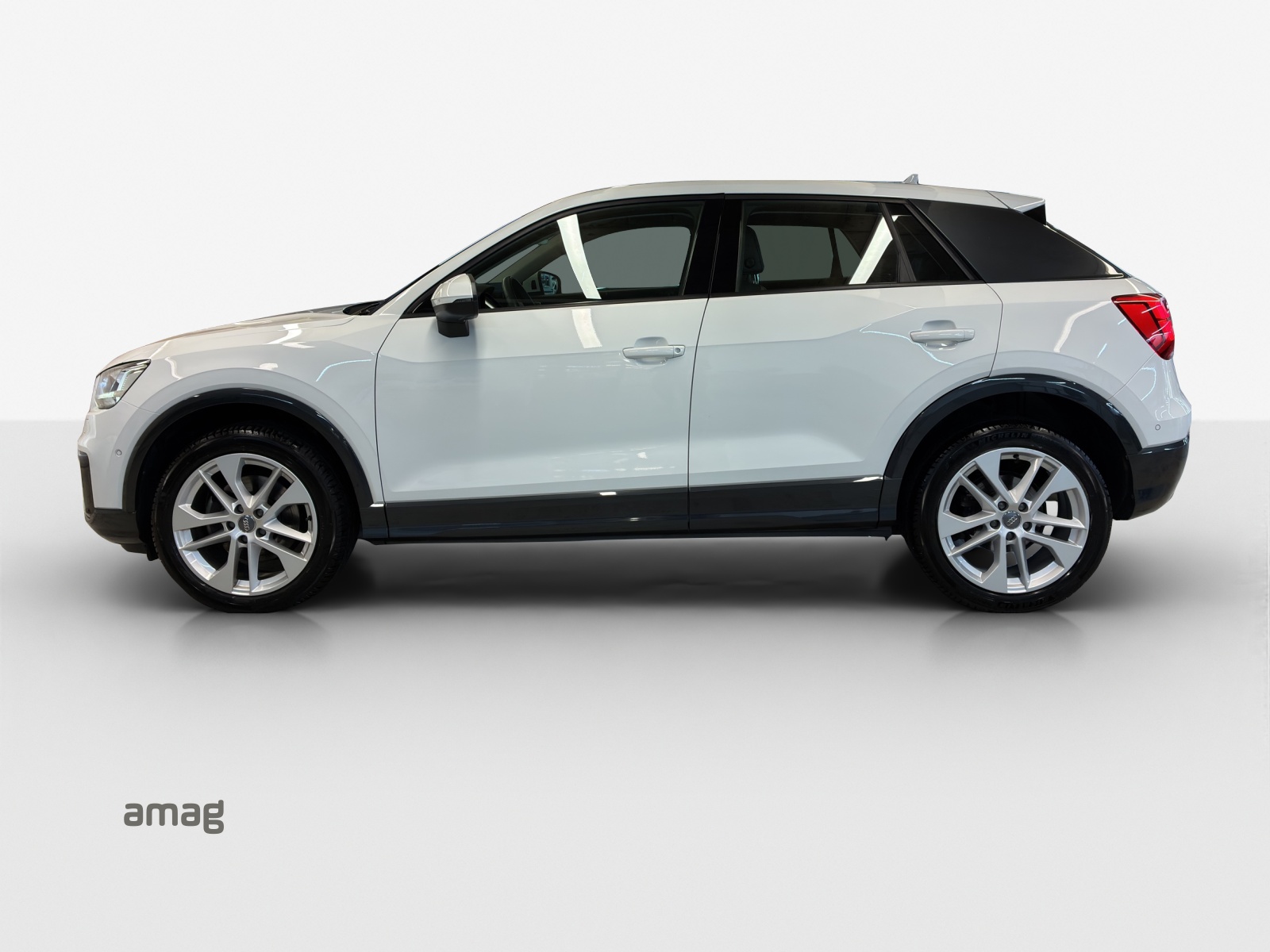AUDI Q2 2.0 TFSI design quattro S-tronic-showroom-element-1