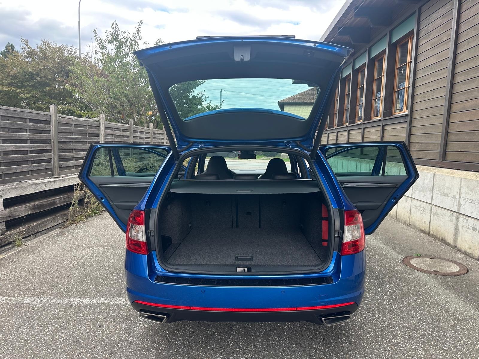 SKODA Octavia Combi 2.0 TDI RS 4x4 DSG-image-4