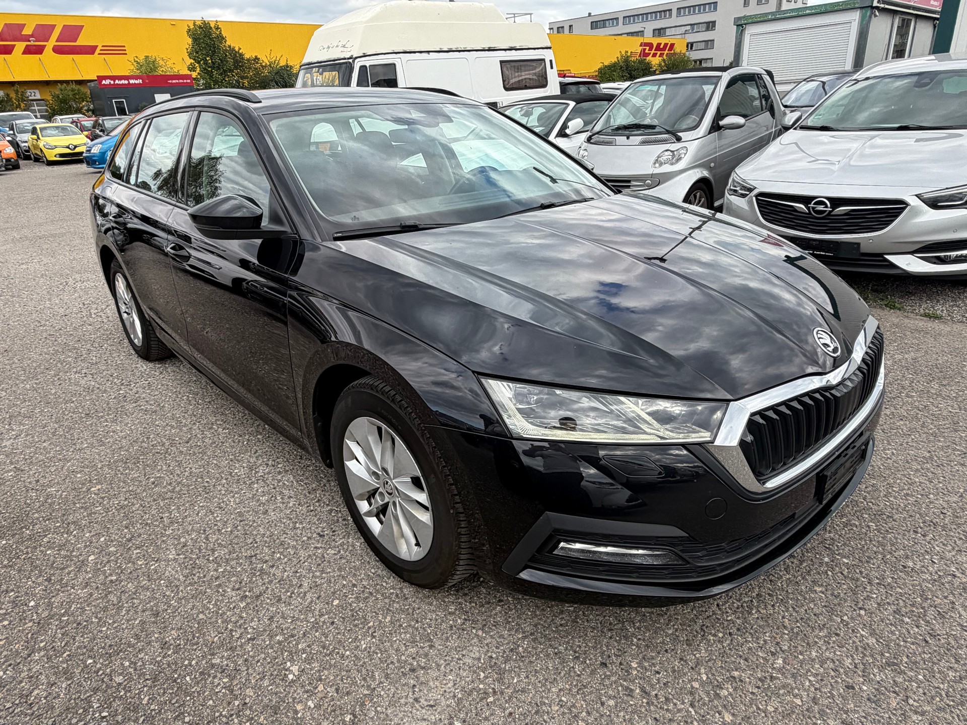 SKODA Octavia Combi 2.0 TDI DSG Ambition-showroom-element-2
