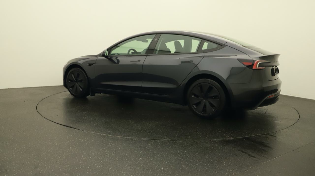 TESLA Model 3 Long Range Dual Motor AWD-showroom-element-2