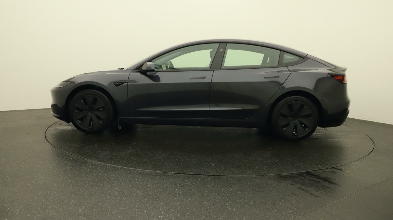 TESLA Model 3 Long Range Dual Motor AWD-showroom-element-1