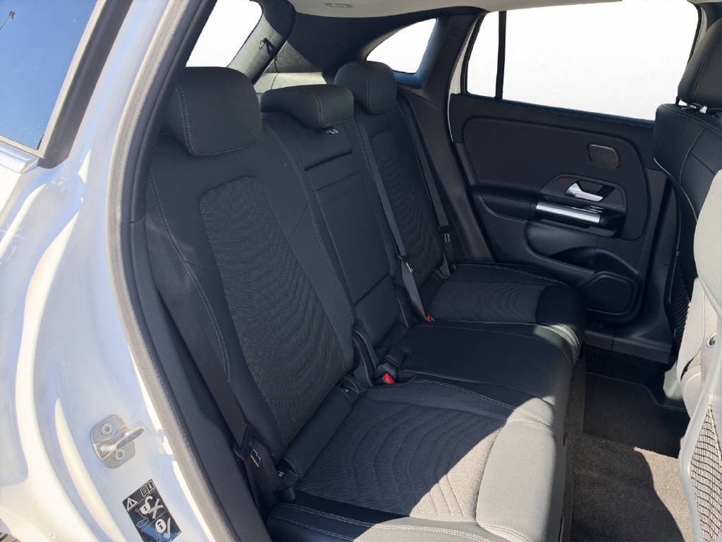 MERCEDES-BENZ GLA 250 e Progressive Line EQ Star-image-12
