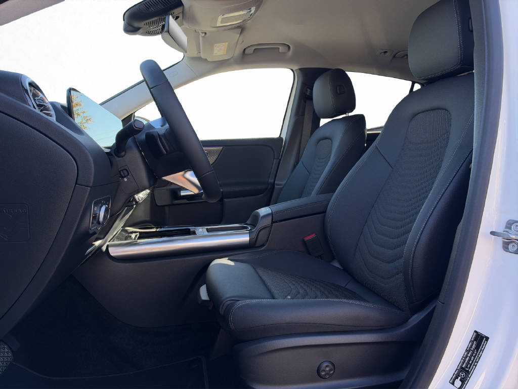 MERCEDES-BENZ GLA 250 e Progressive Line EQ Star-image-10