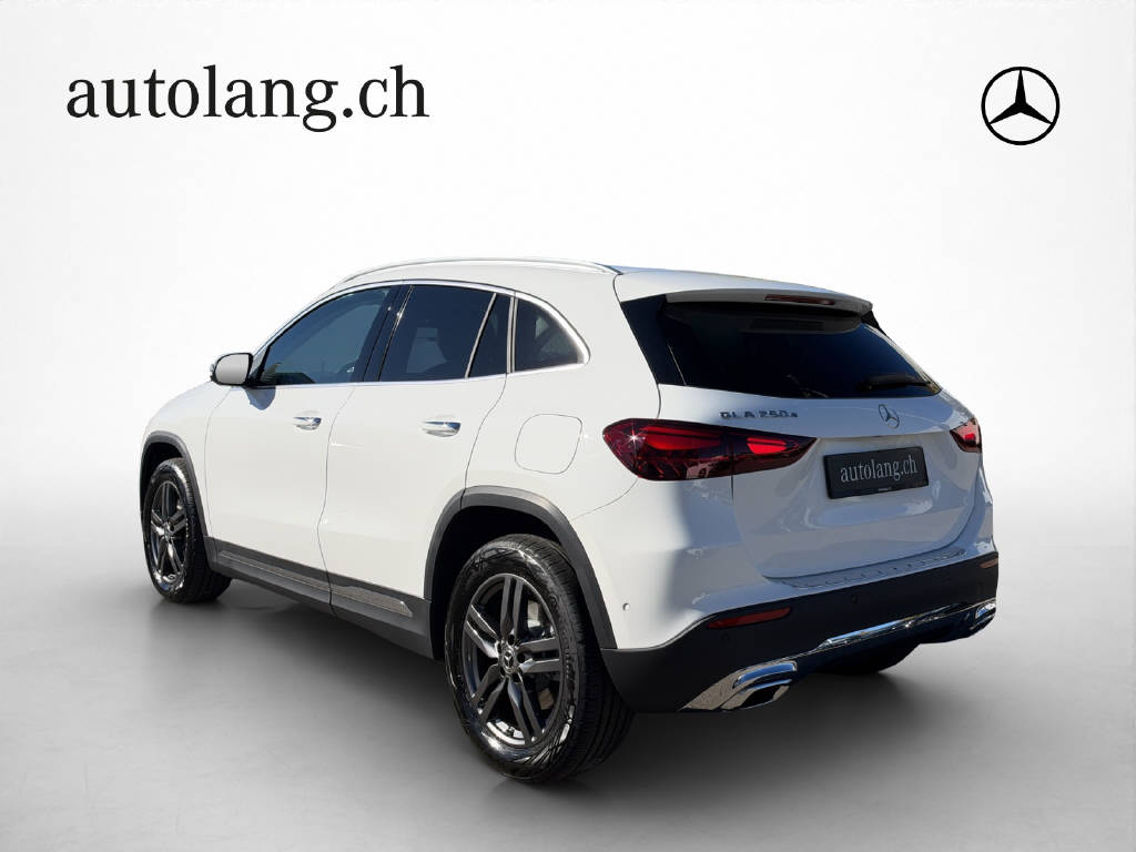 MERCEDES-BENZ GLA 250 e Progressive Line EQ Star-showroom-element-3
