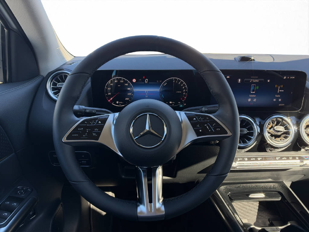 MERCEDES-BENZ GLA 250 e Progressive Line EQ Star-image-11