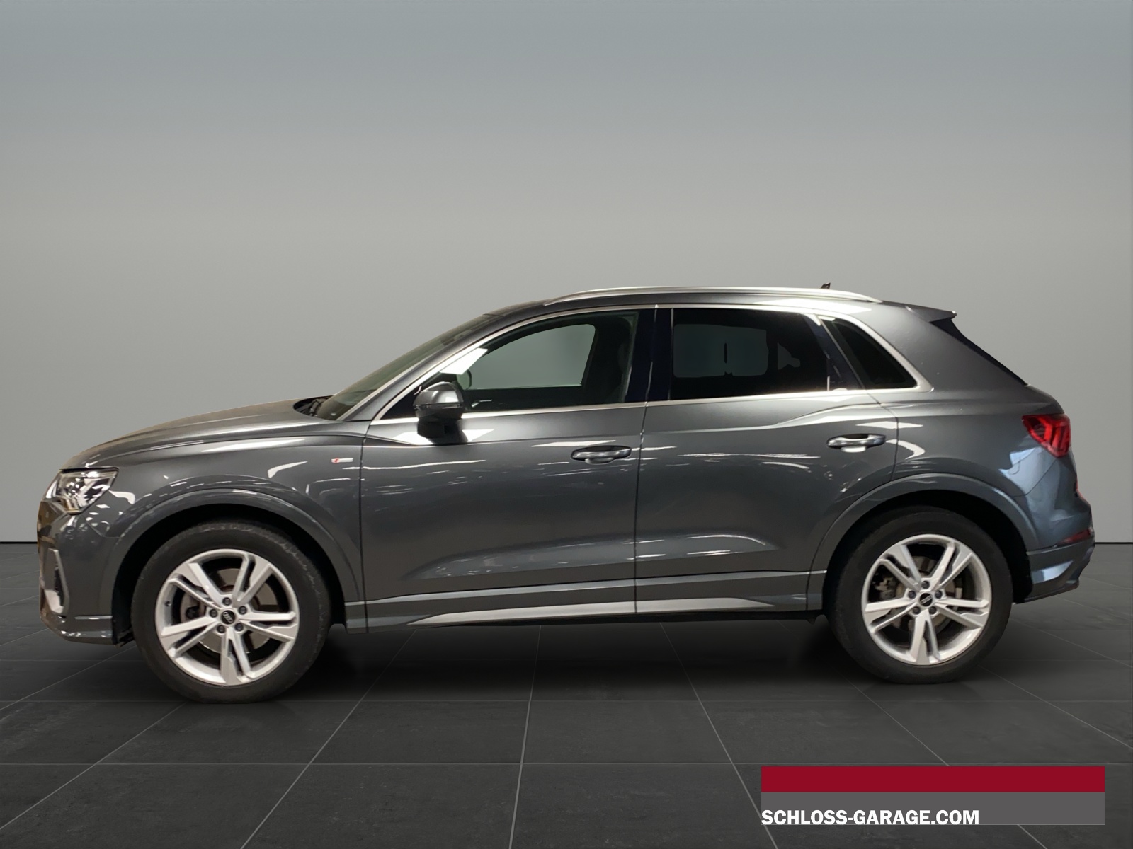 AUDI Q3 2.0 40 S-LINE TFSI-showroom-element-2