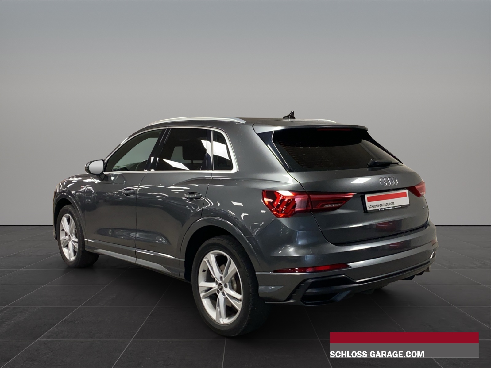AUDI Q3 2.0 40 S-LINE TFSI-showroom-element-3