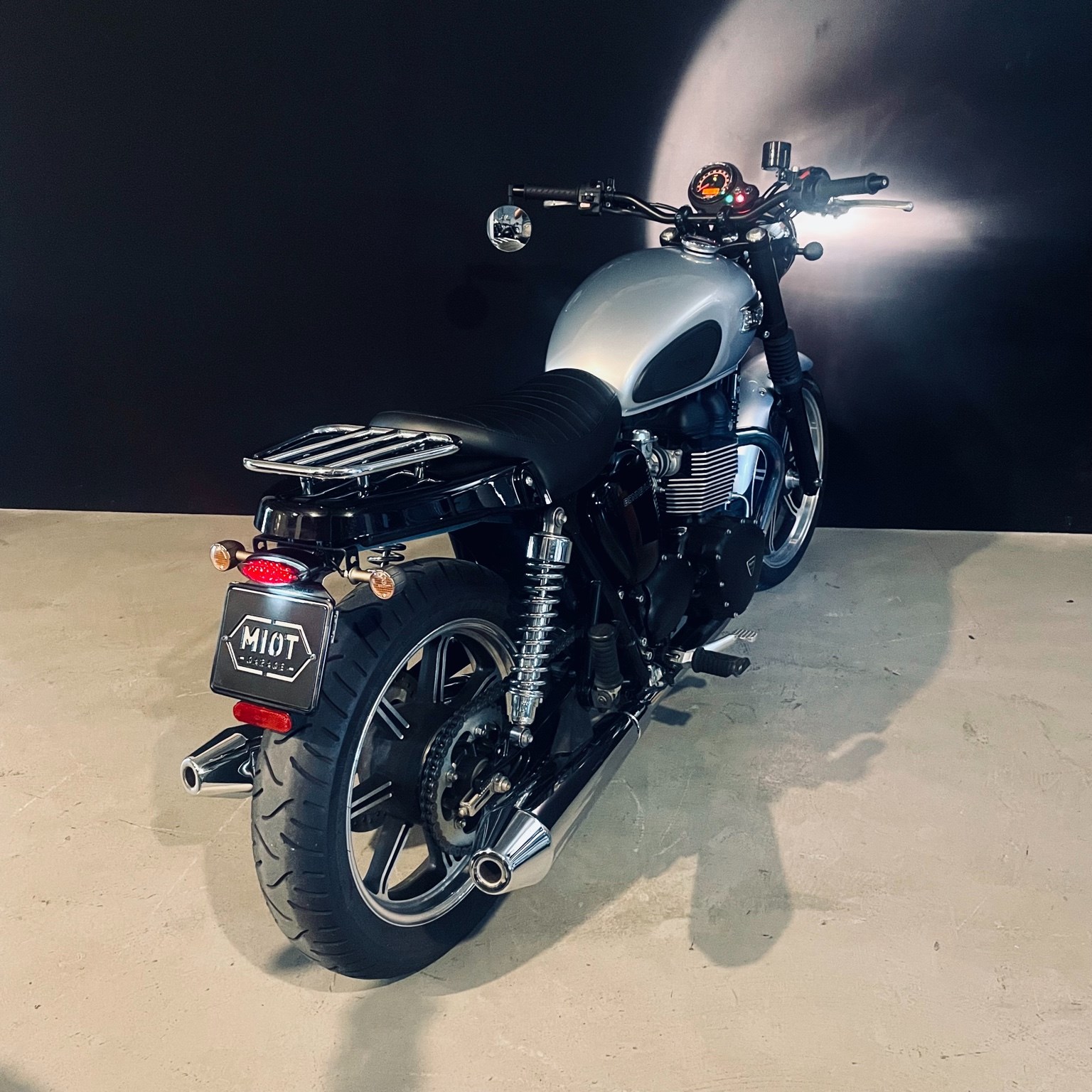 TRIUMPH Bonneville 900 i-image-5
