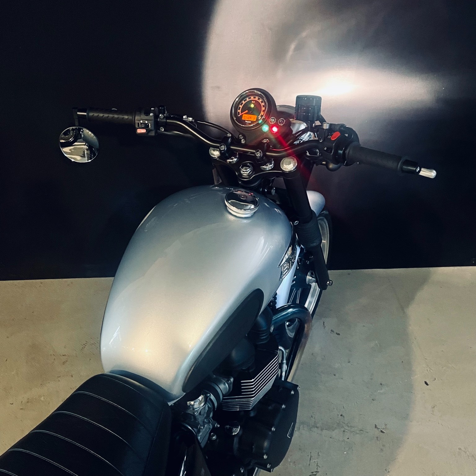 TRIUMPH Bonneville 900 i-image-3