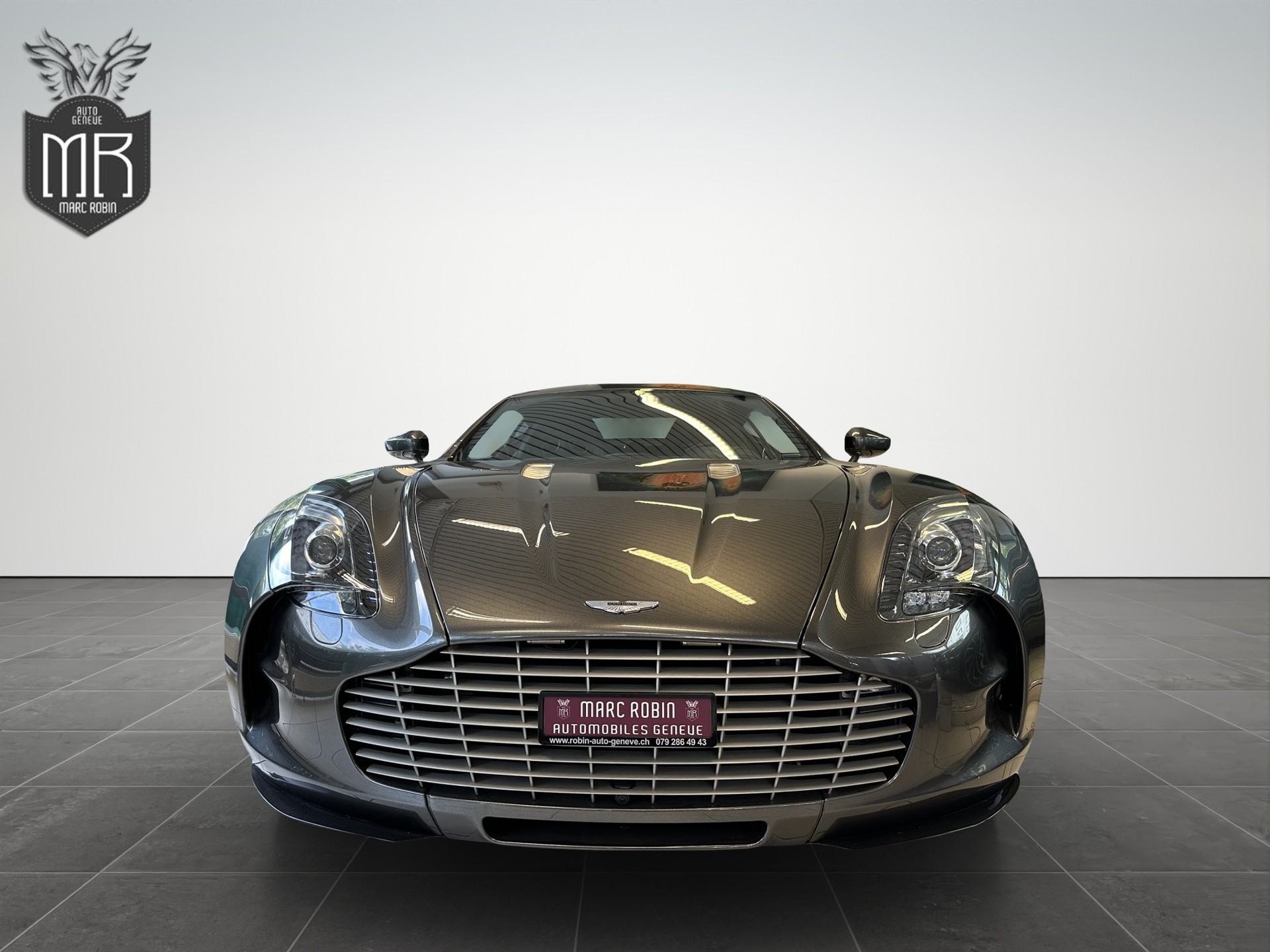 ASTON MARTIN One 77-showroom-element-1